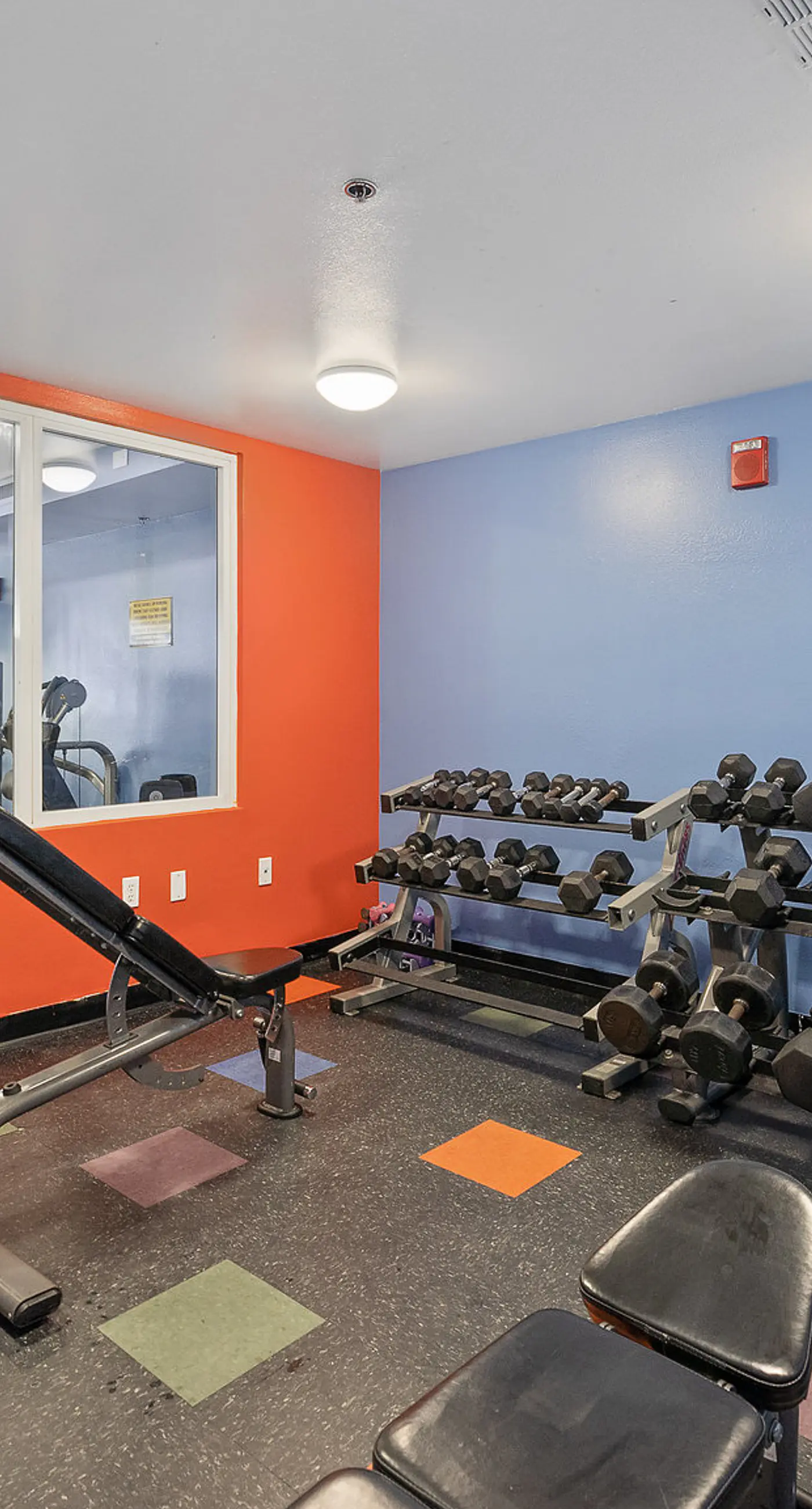 Tasteful oceanfront condo with beach, pool, hot tub, & washer/dryer