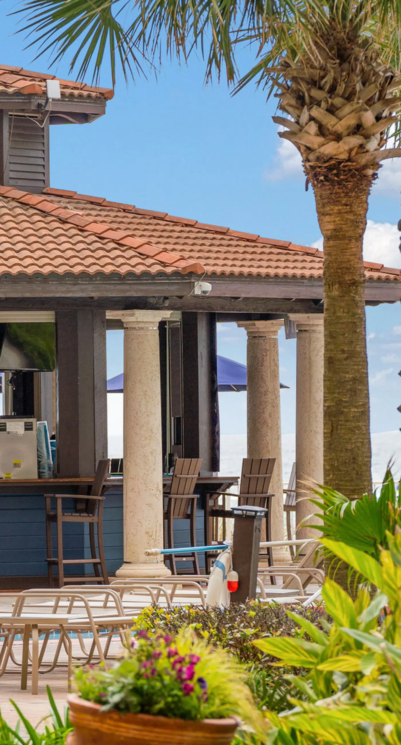 Tasteful oceanfront condo with beach, pool, hot tub, & washer/dryer