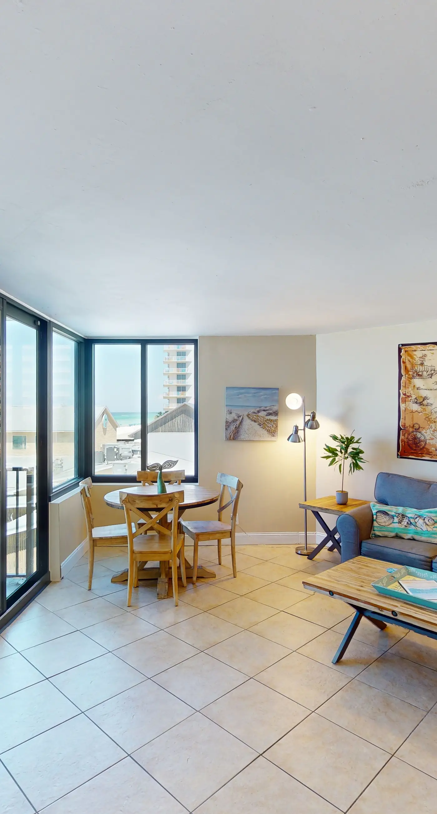 Beachfront Condo, gorgeous views, shared pool and beach access
