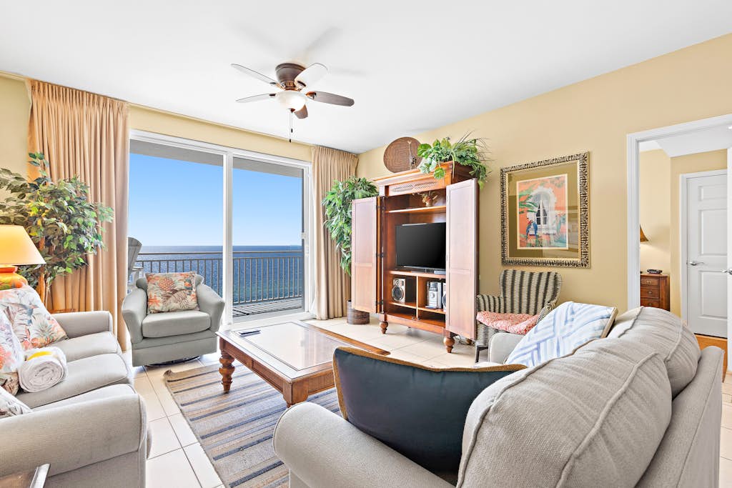 Beachfront resort condo with Gulf views, WiFi, pools, hot tub & lazy river