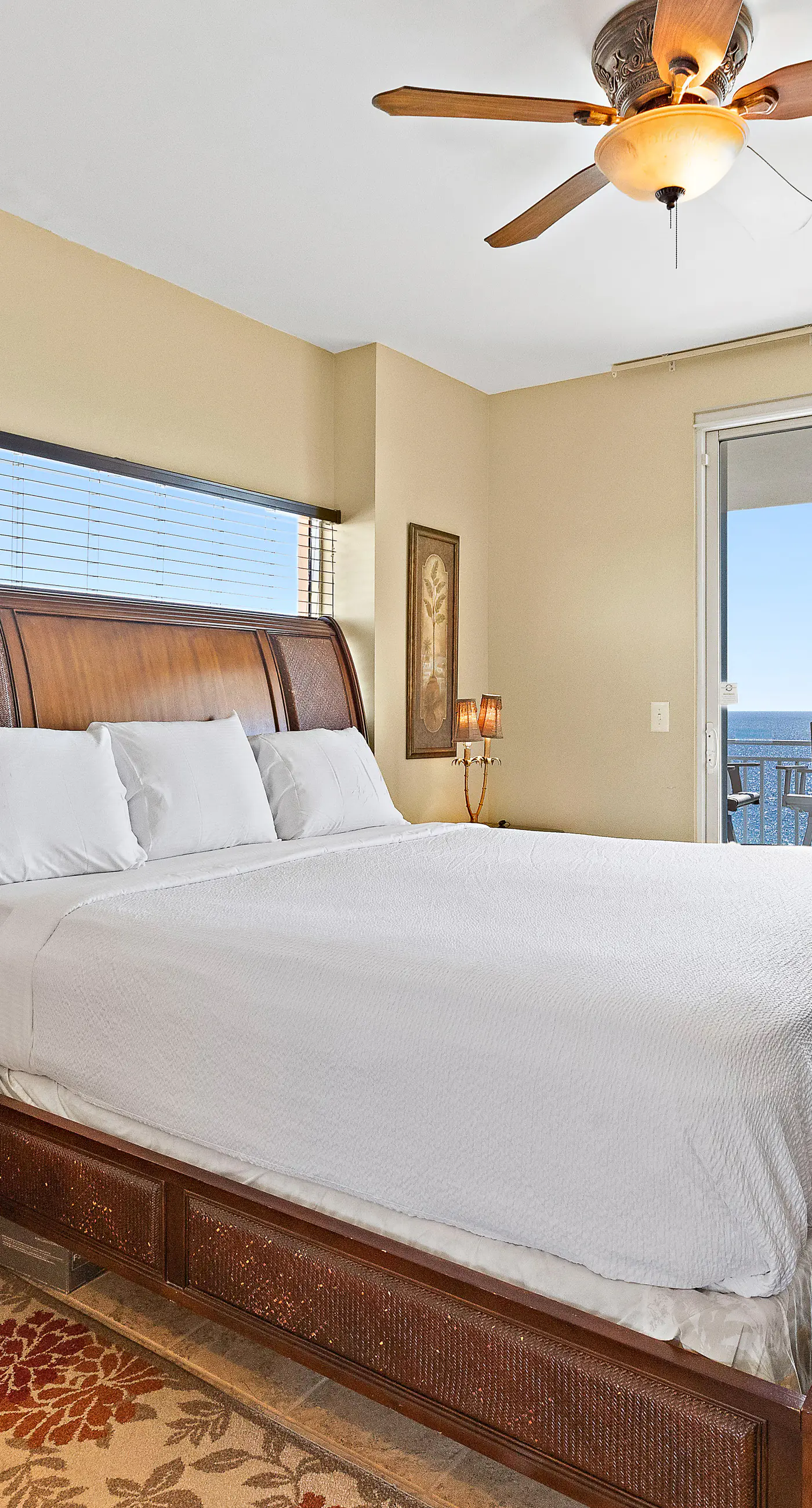 Beachfront resort condo with Gulf views, WiFi, pools, hot tub & lazy river