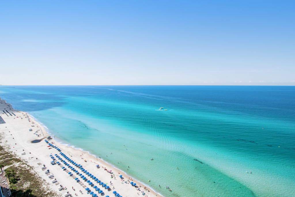 Beachfront resort condo with Gulf views, WiFi, pools, hot tub & lazy river