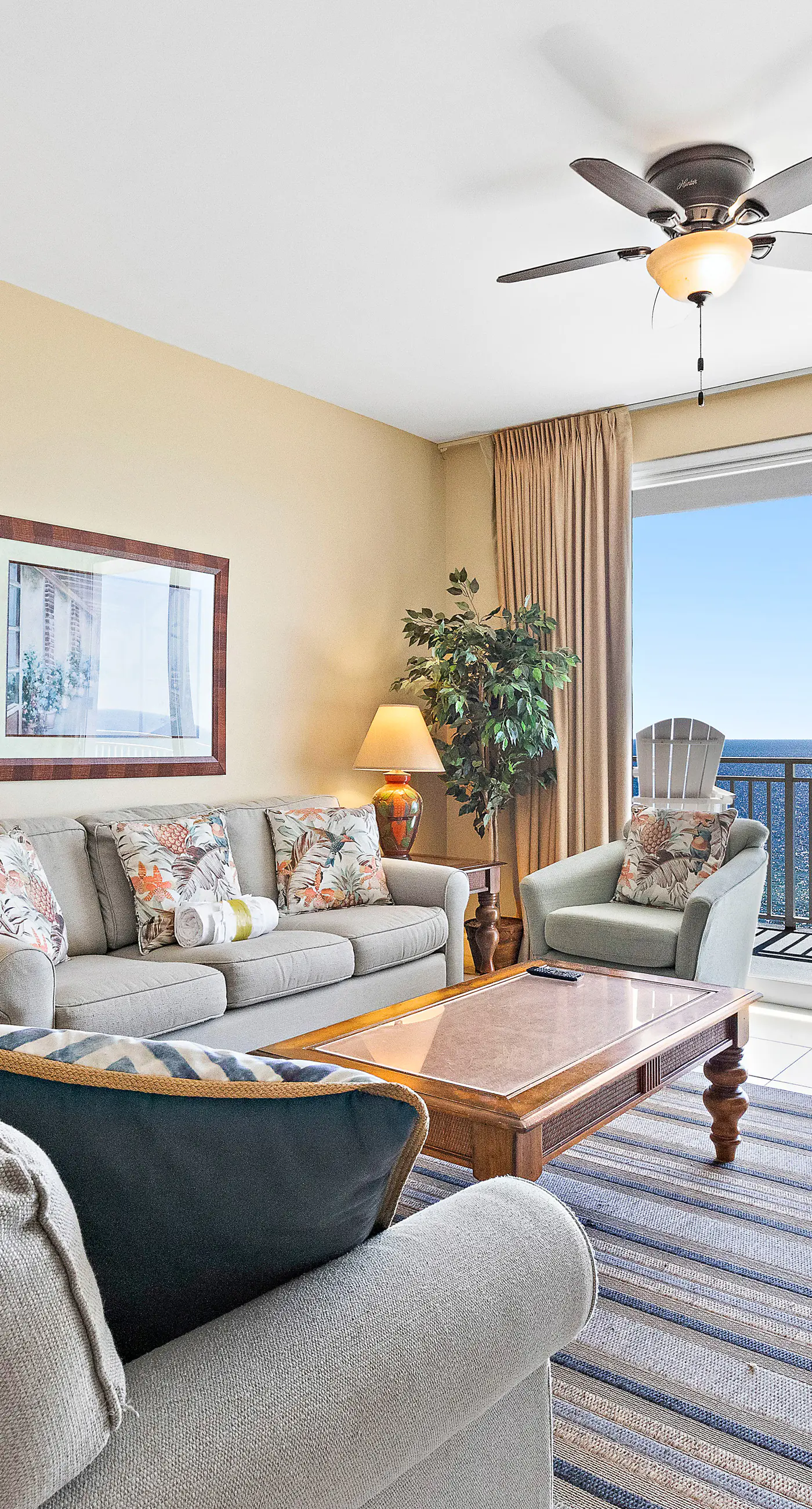 Beachfront resort condo with Gulf views, WiFi, pools, hot tub & lazy river