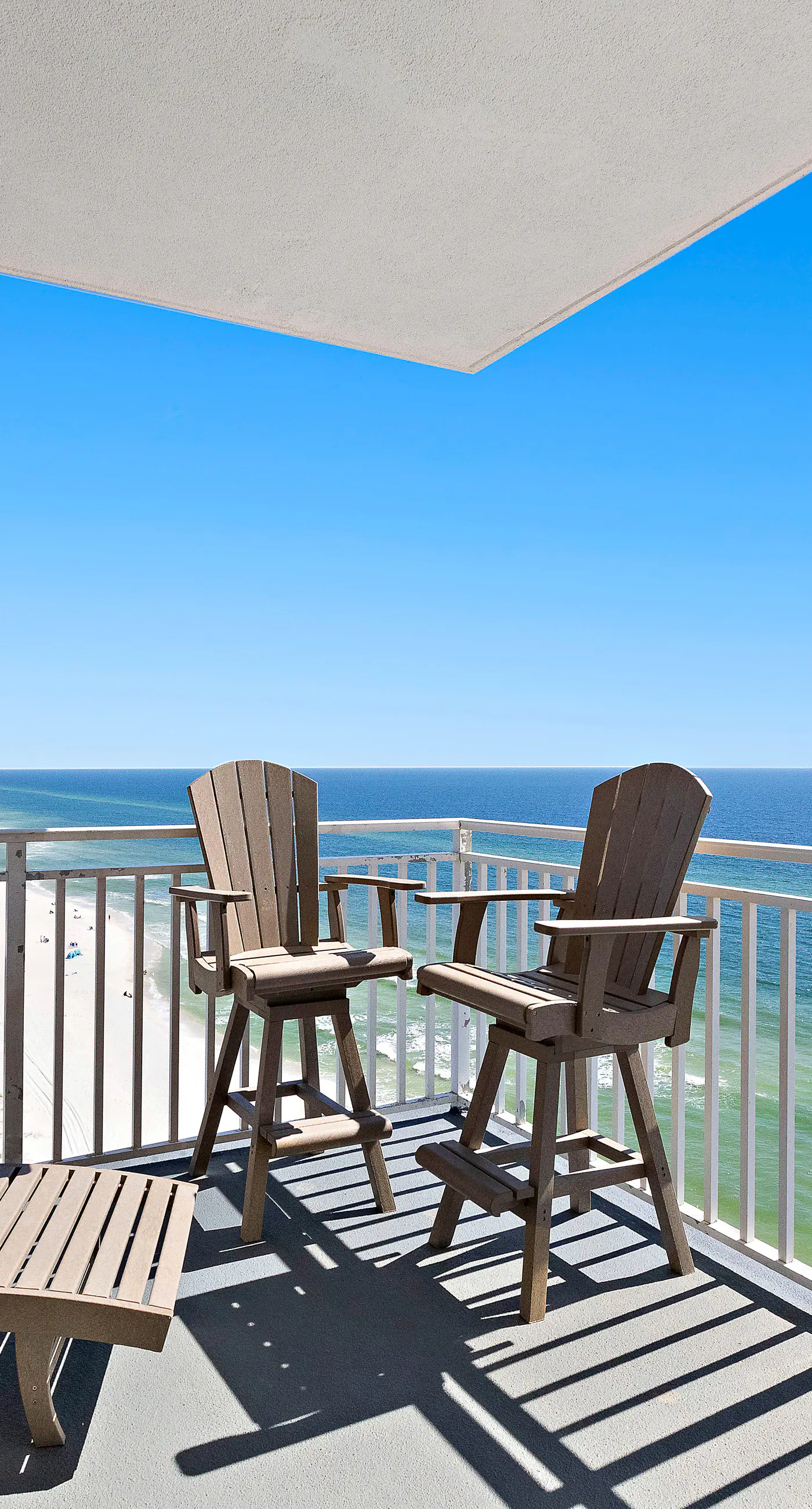 Beachfront resort condo with Gulf views, WiFi, pools, hot tub & lazy river