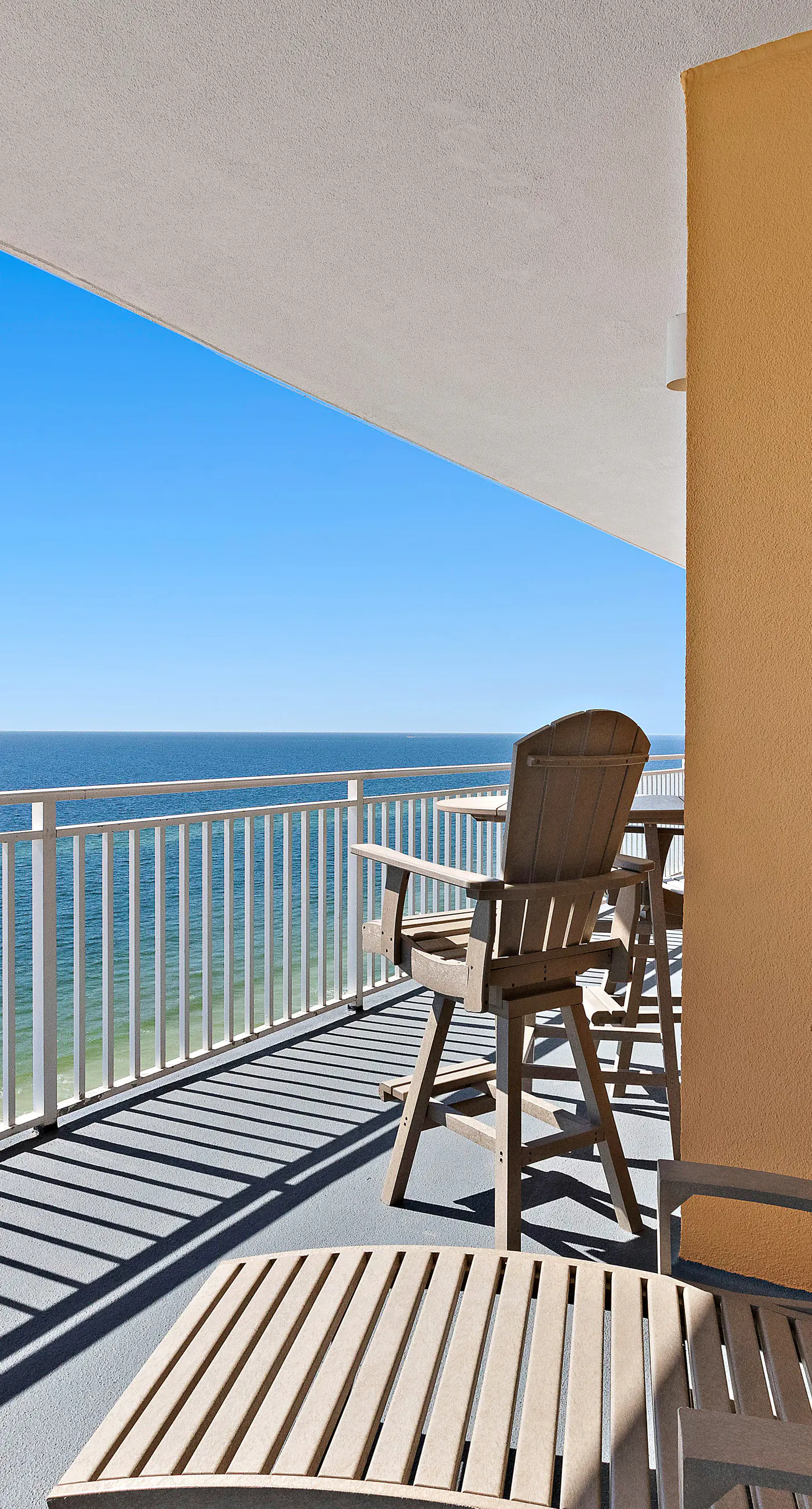 Beachfront resort condo with Gulf views, WiFi, pools, hot tub & lazy river