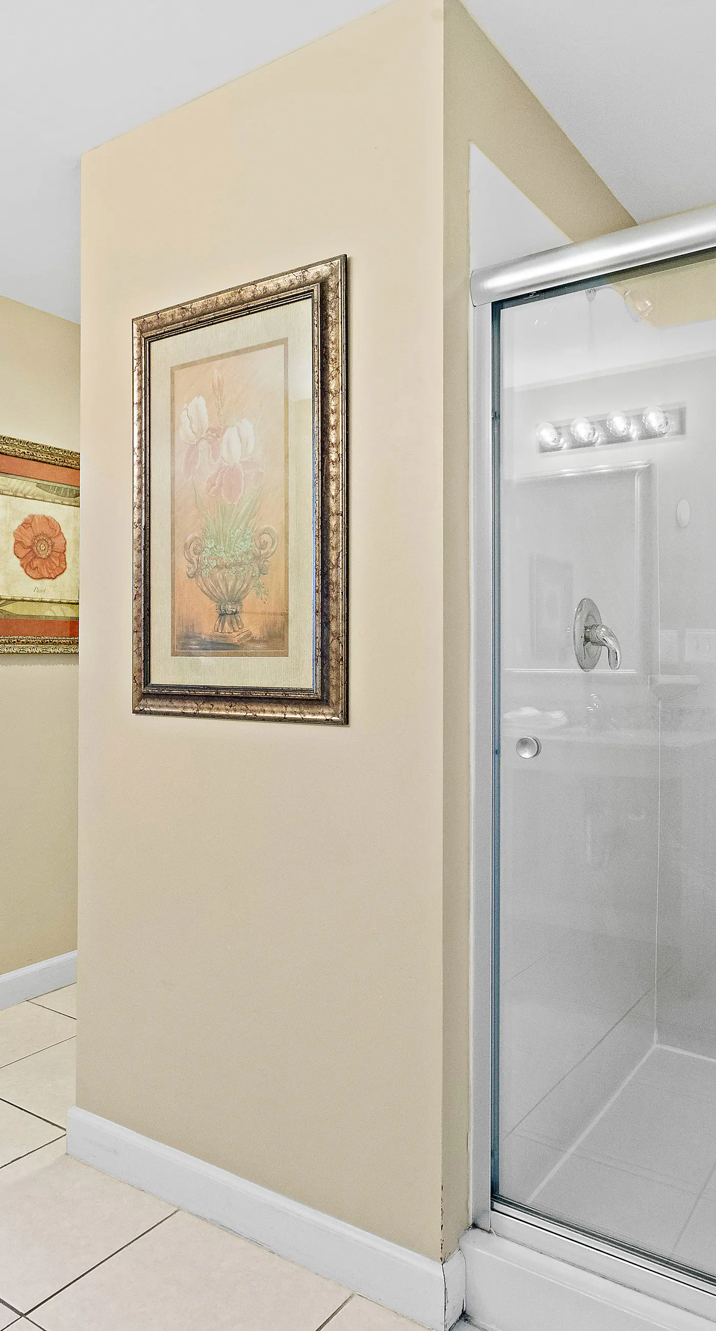 Beachfront resort condo with Gulf views, WiFi, pools, hot tub & lazy river