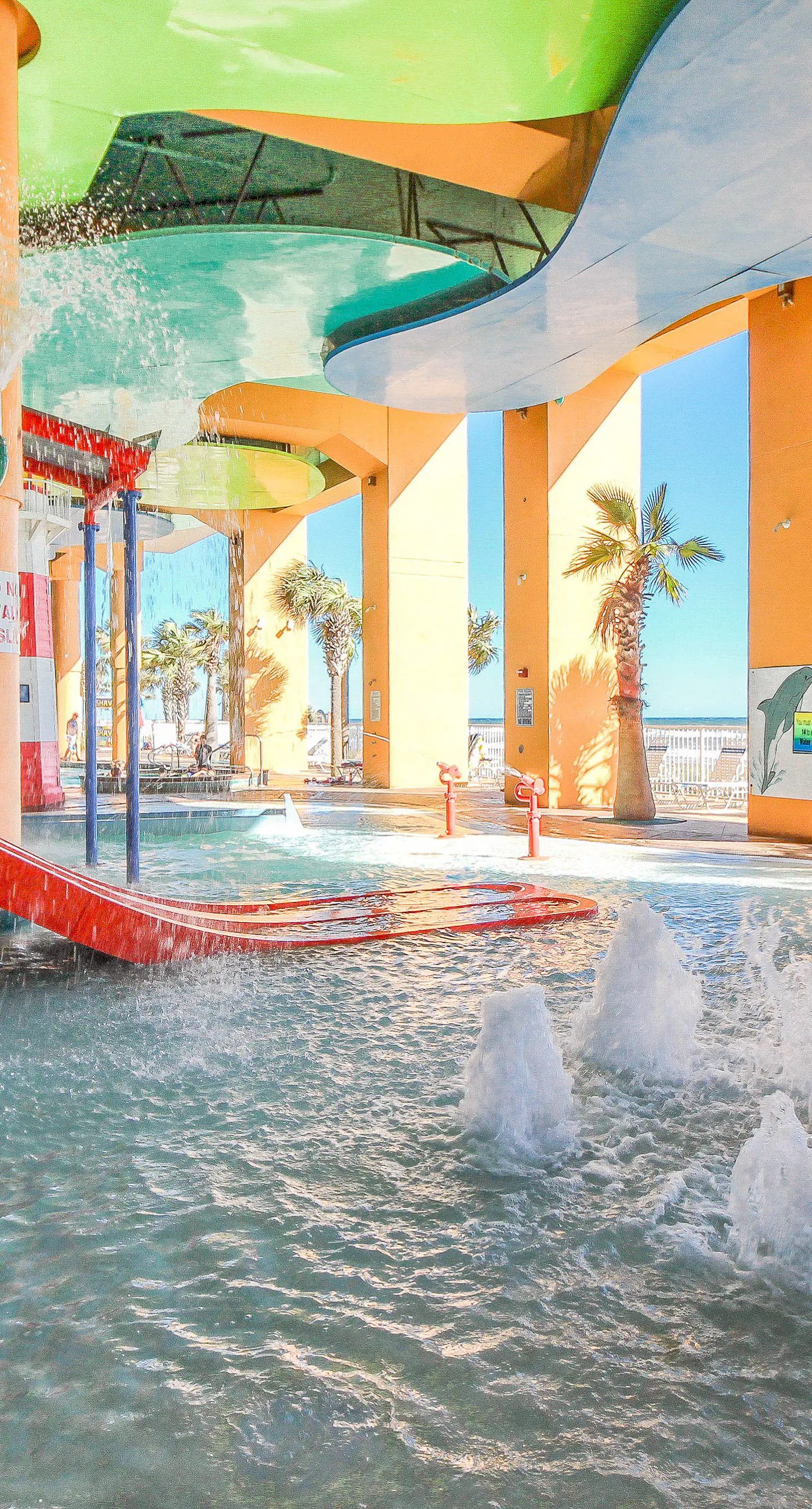Beachfront resort condo with Gulf views, WiFi, pools, hot tub & lazy river