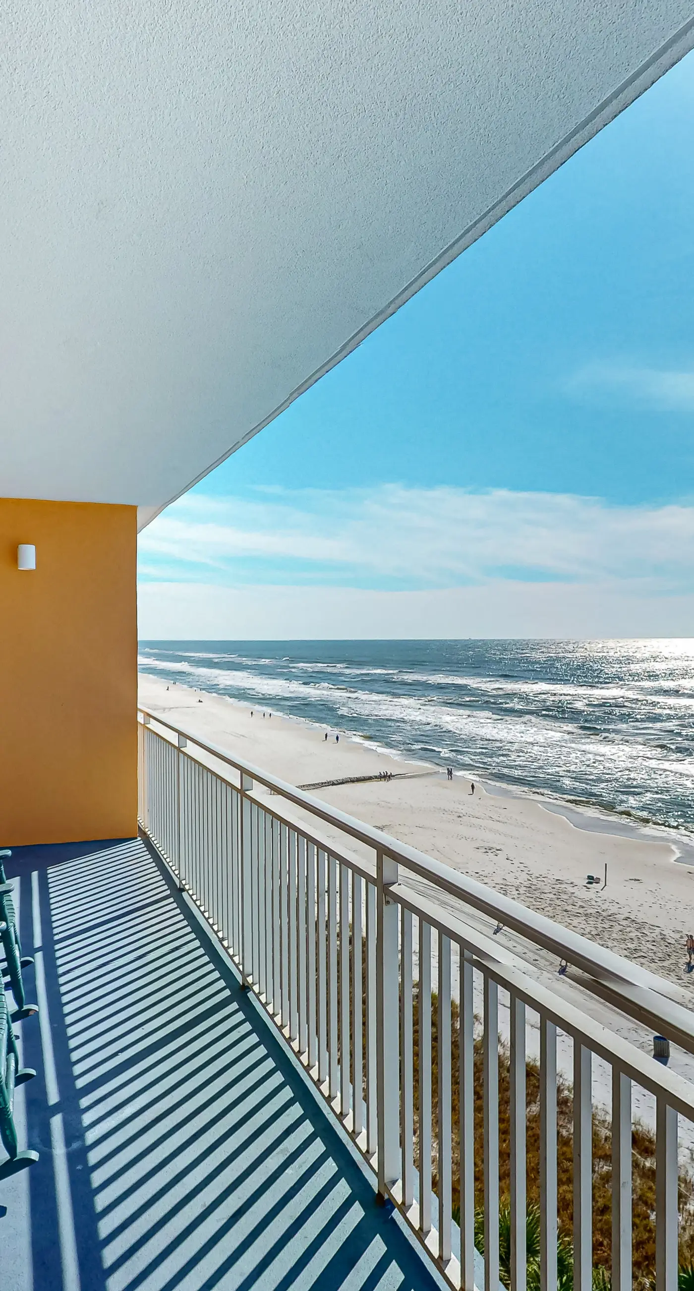 Beachfront resort condo with Gulf views & pools/hot tub/lazy river/gym