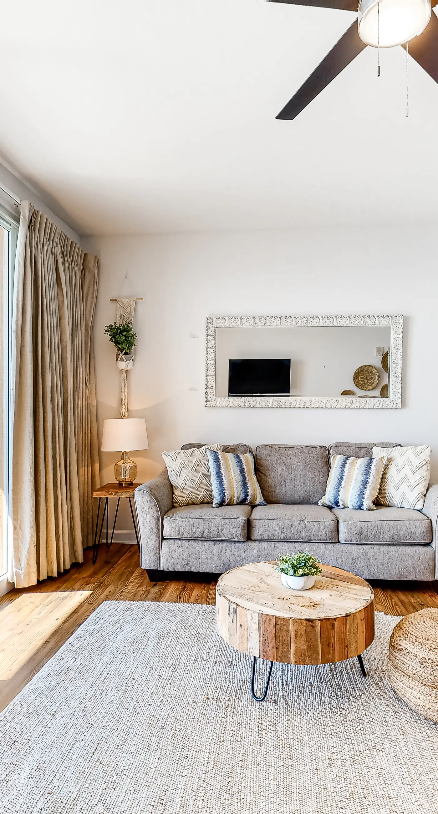 Beachfront condo with amazing views, balcony, pools, waterpark, hot tub