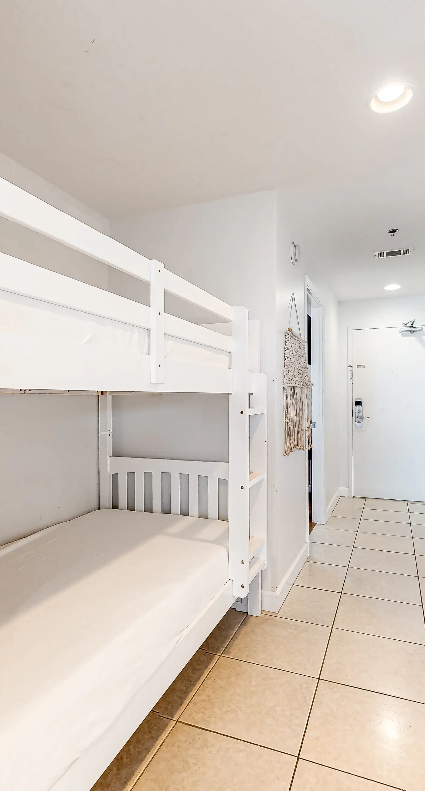 Beachfront condo with amazing views, balcony, pools, waterpark, hot tub