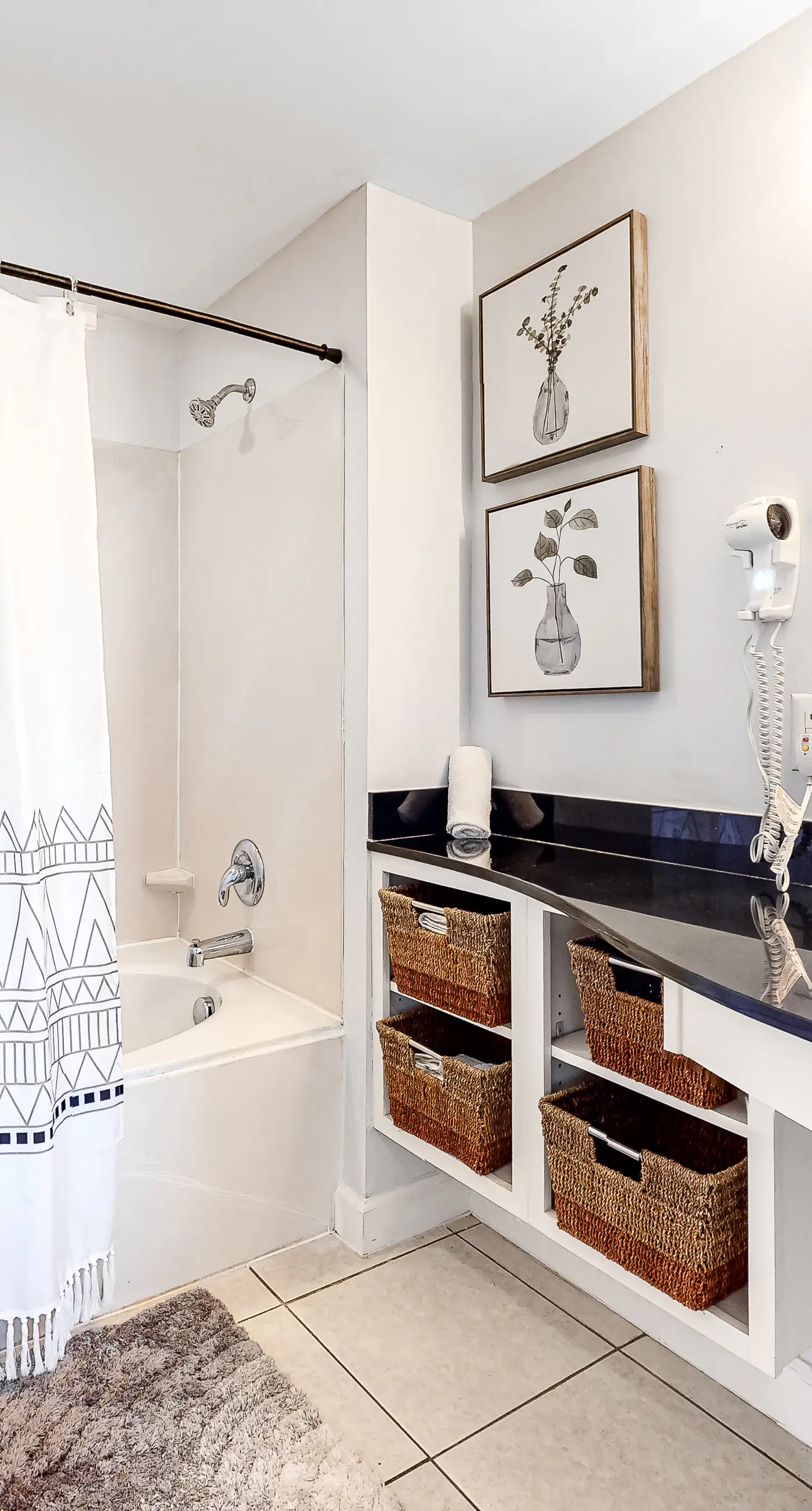 Beachfront condo with amazing views, balcony, pools, waterpark, hot tub