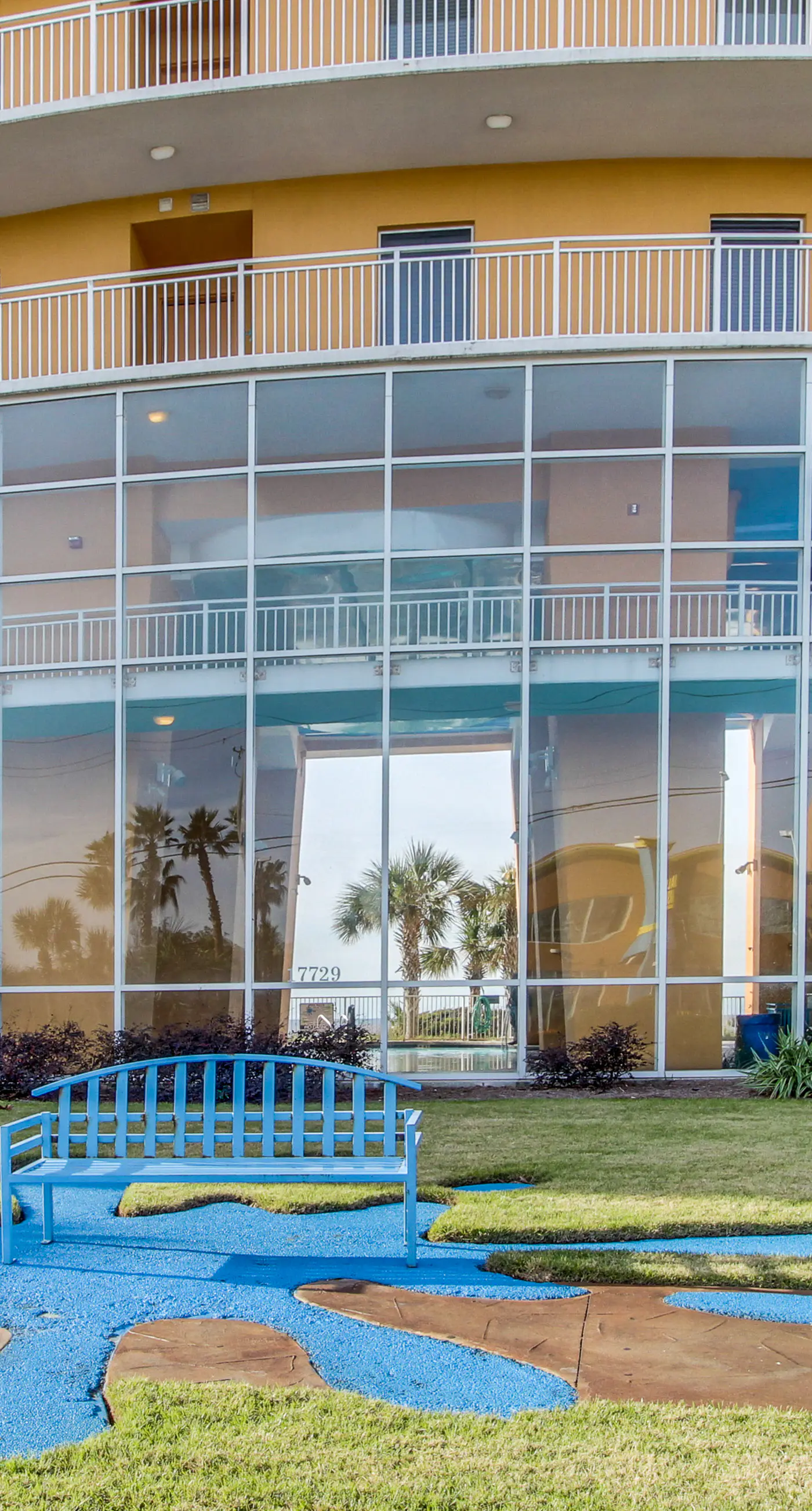 Beachfront condo with amazing views, balcony, pools, waterpark, hot tub