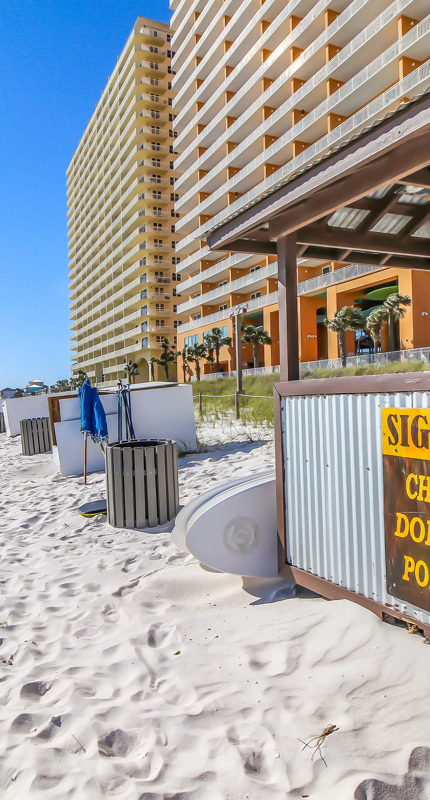 Beachfront condo with amazing views, balcony, pools, waterpark, hot tub