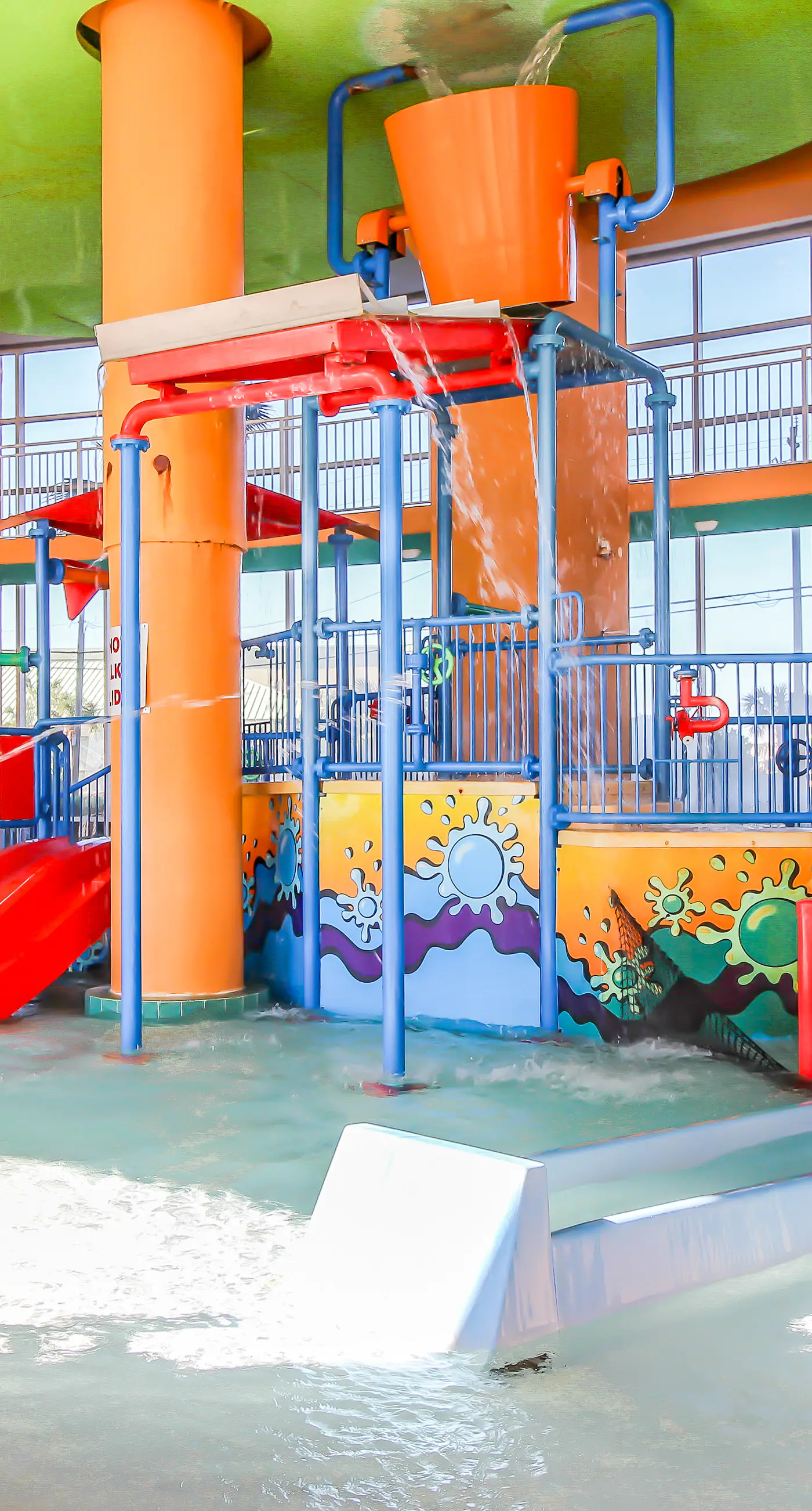 Charming corner studio with beach view, WiFi, central AC, & pool/hot tub