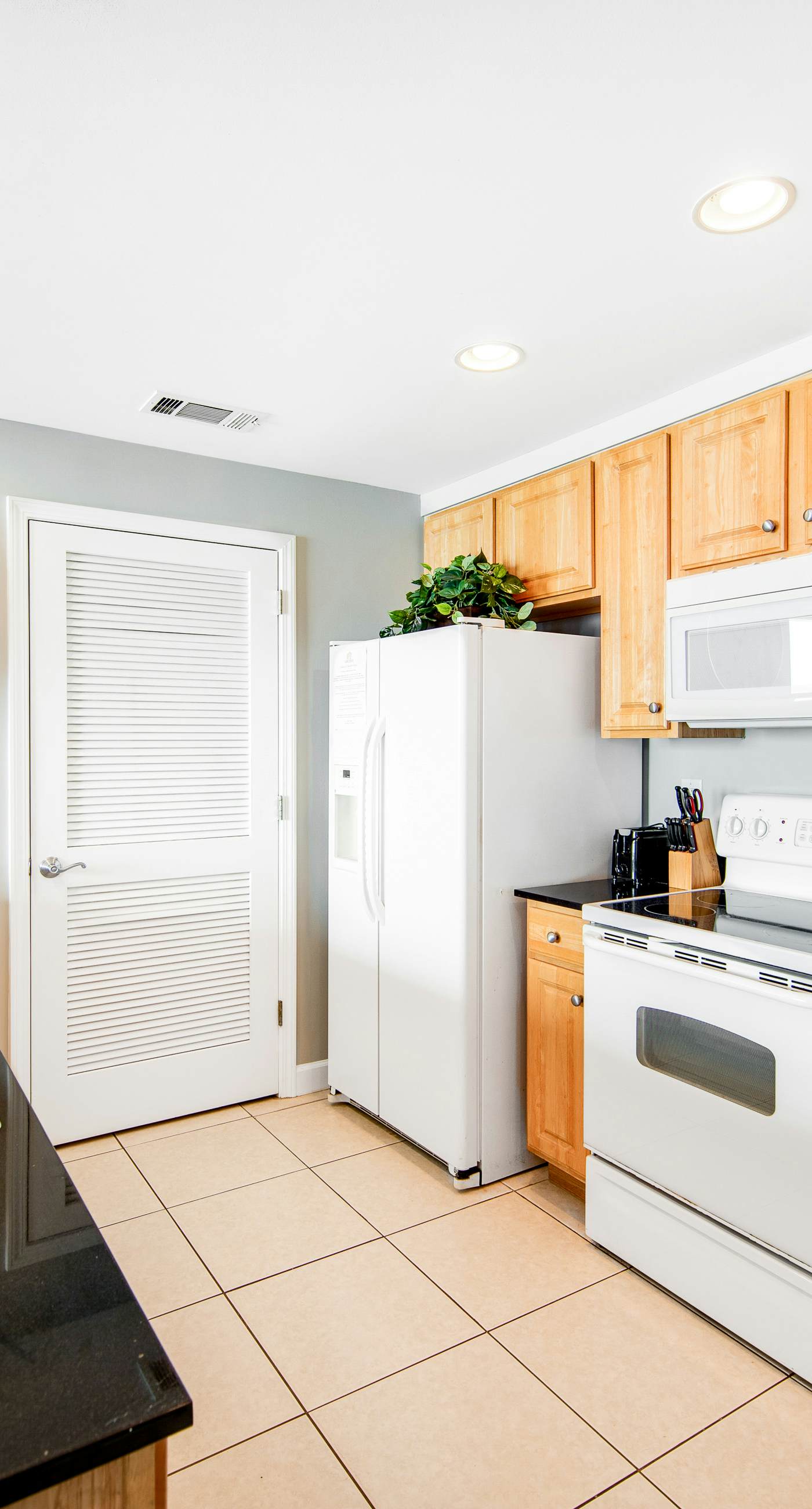 Colorful, beachfront condo with Gulf view, pool, hot tub, and lazy river