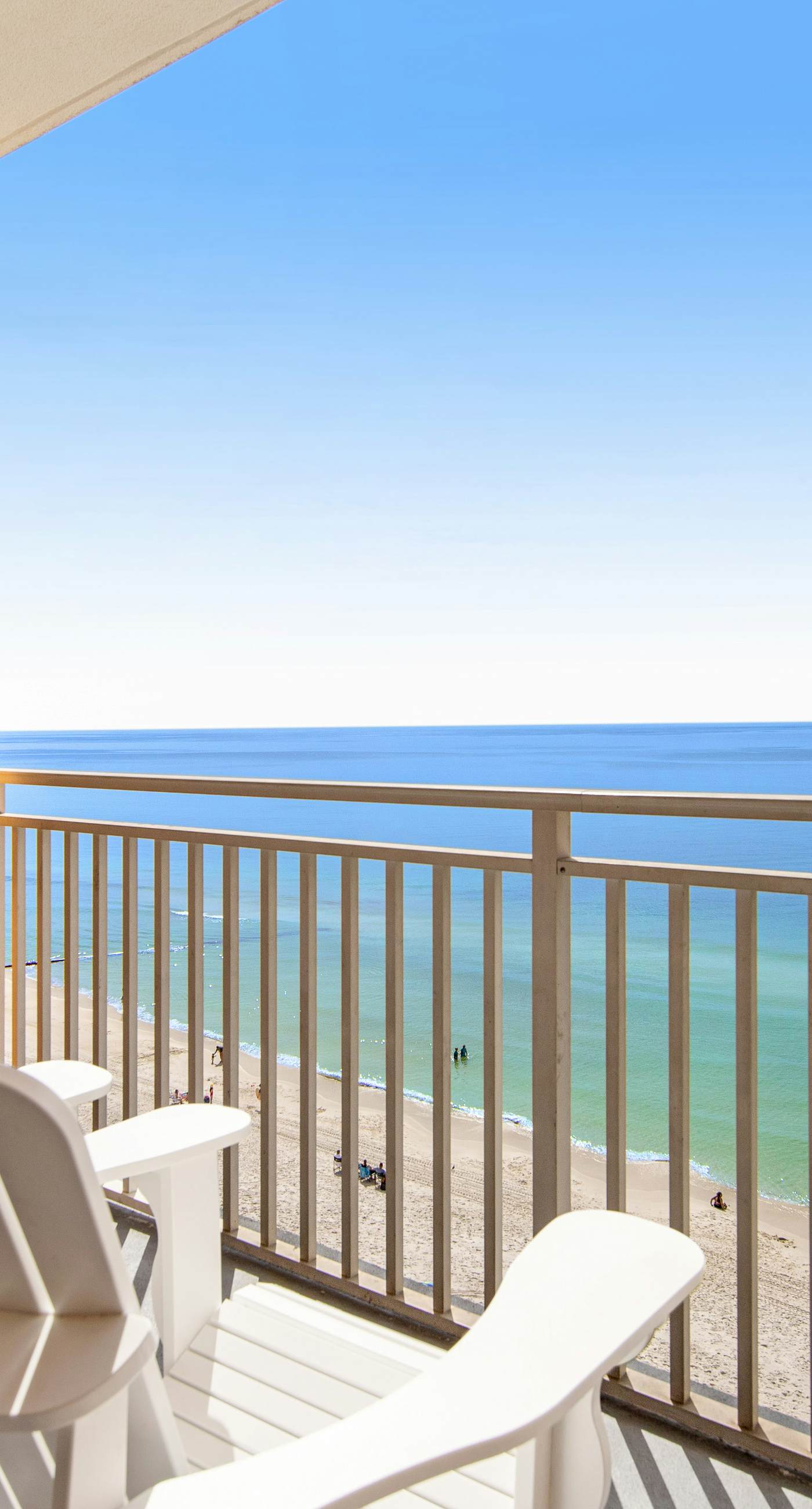Stylish Gulf-front condo steps from the beach with resort pool, hot tub & gym