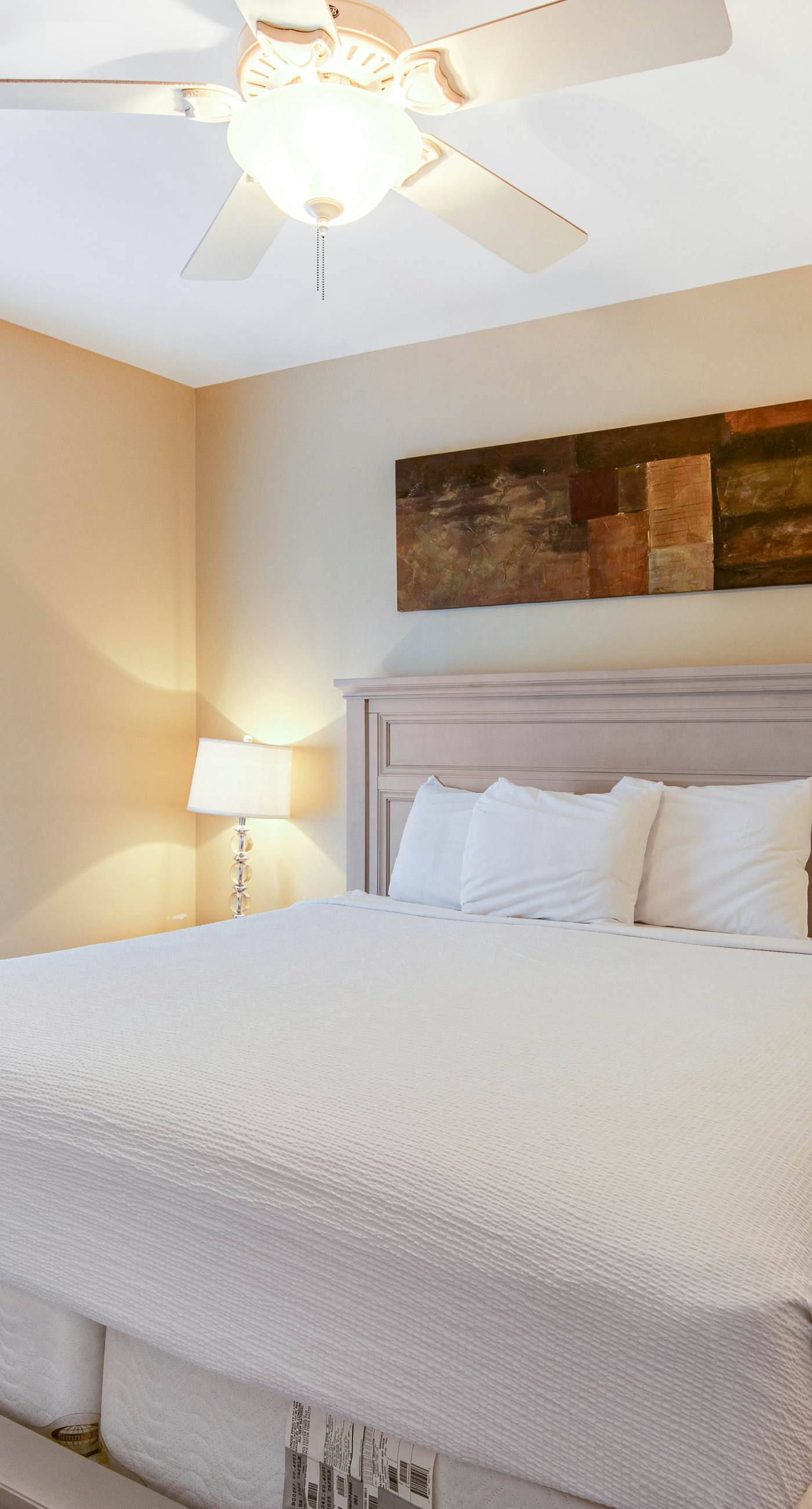 Stylish Gulf-front condo steps from the beach with resort pool, hot tub & gym