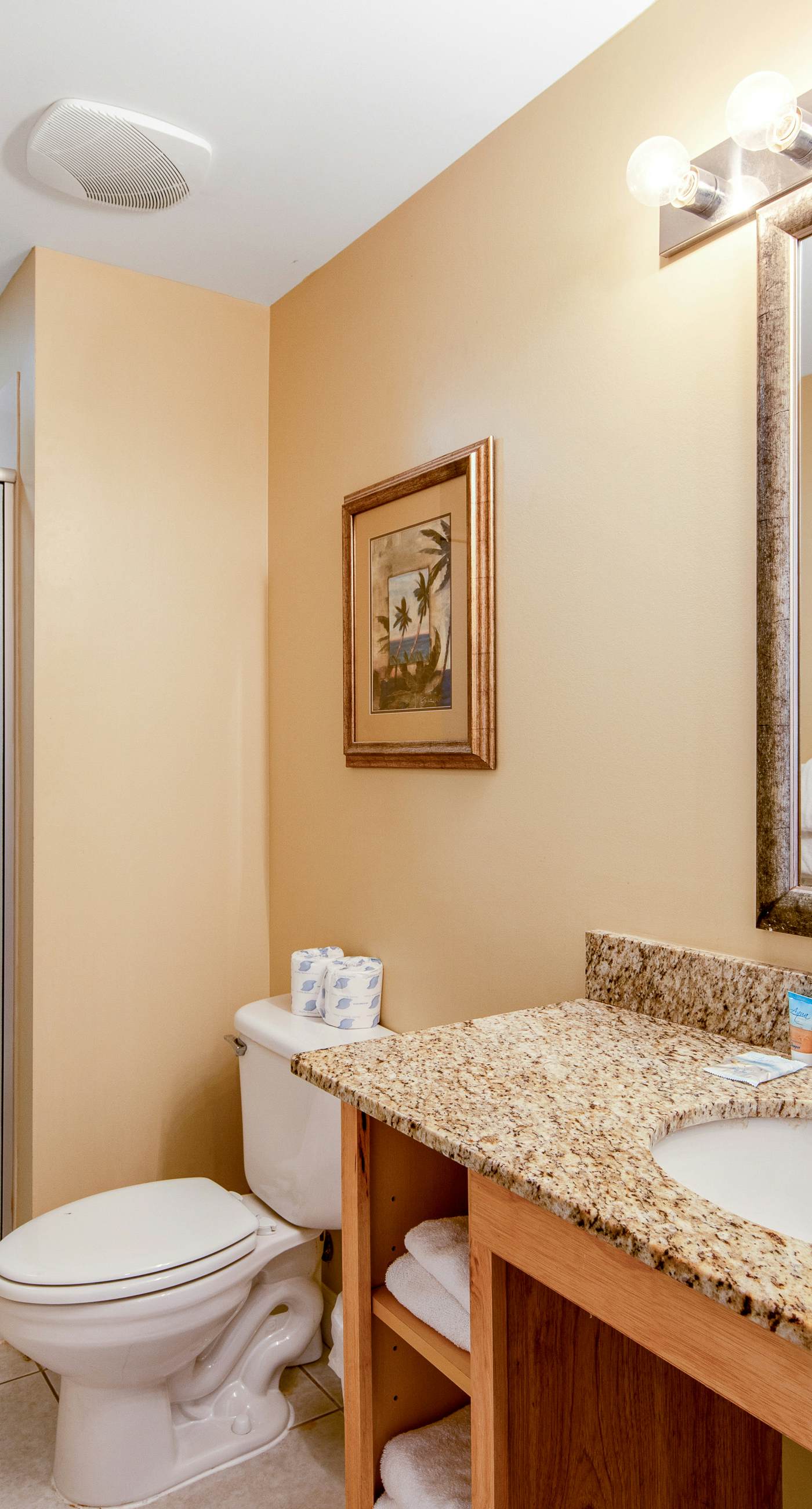 Stylish Gulf-front condo steps from the beach with resort pool, hot tub & gym