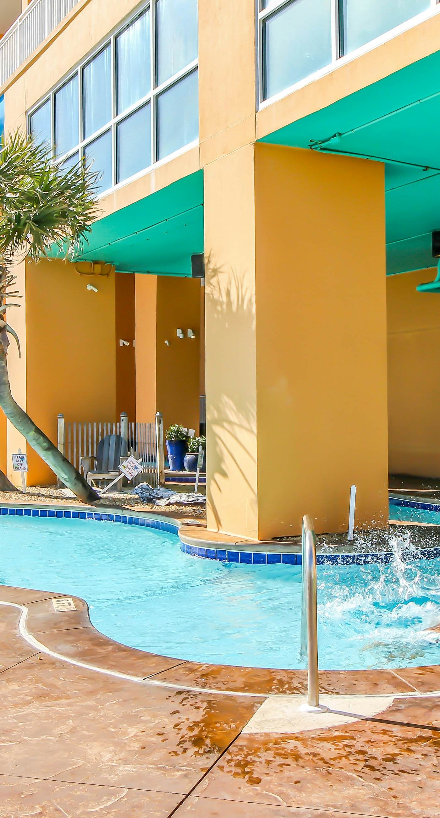 Stylish Gulf-front condo steps from the beach with resort pool, hot tub & gym