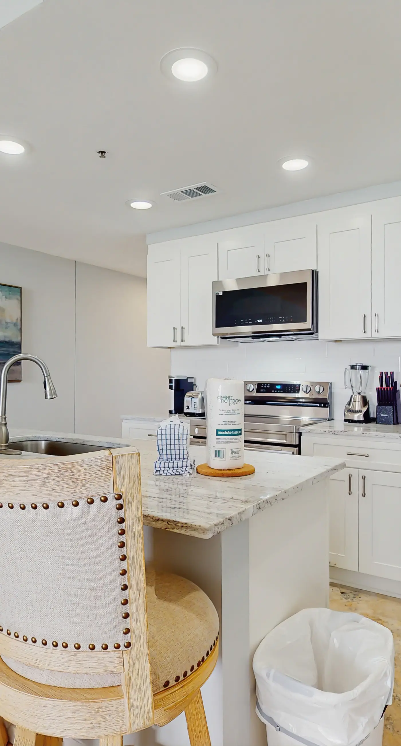 2BR Gulf & Beach-view with pool, hot tub, on-site dining, & private balcony