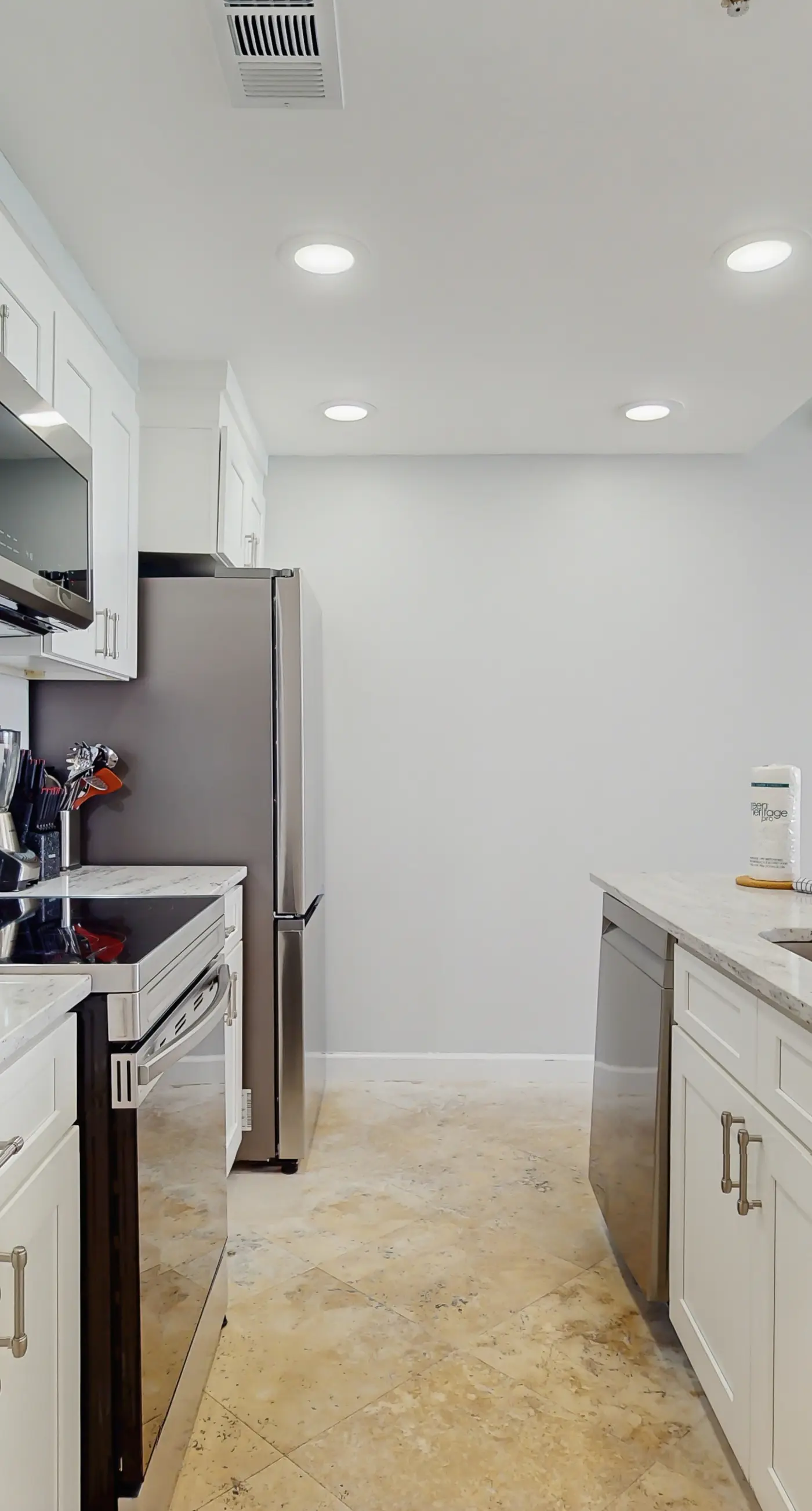 2BR Gulf & Beach-view with pool, hot tub, on-site dining, & private balcony