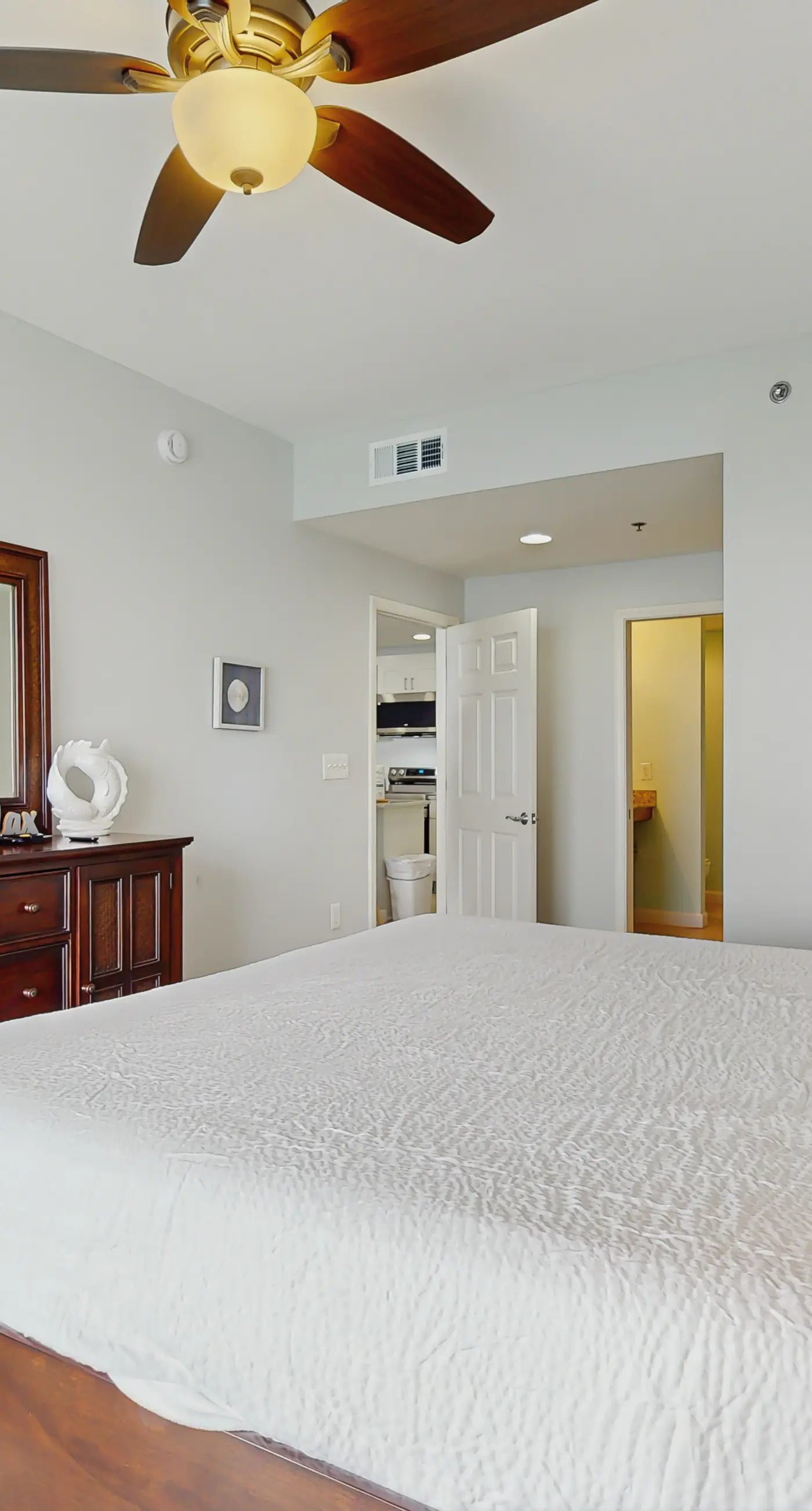 2BR Gulf & Beach-view with pool, hot tub, on-site dining, & private balcony