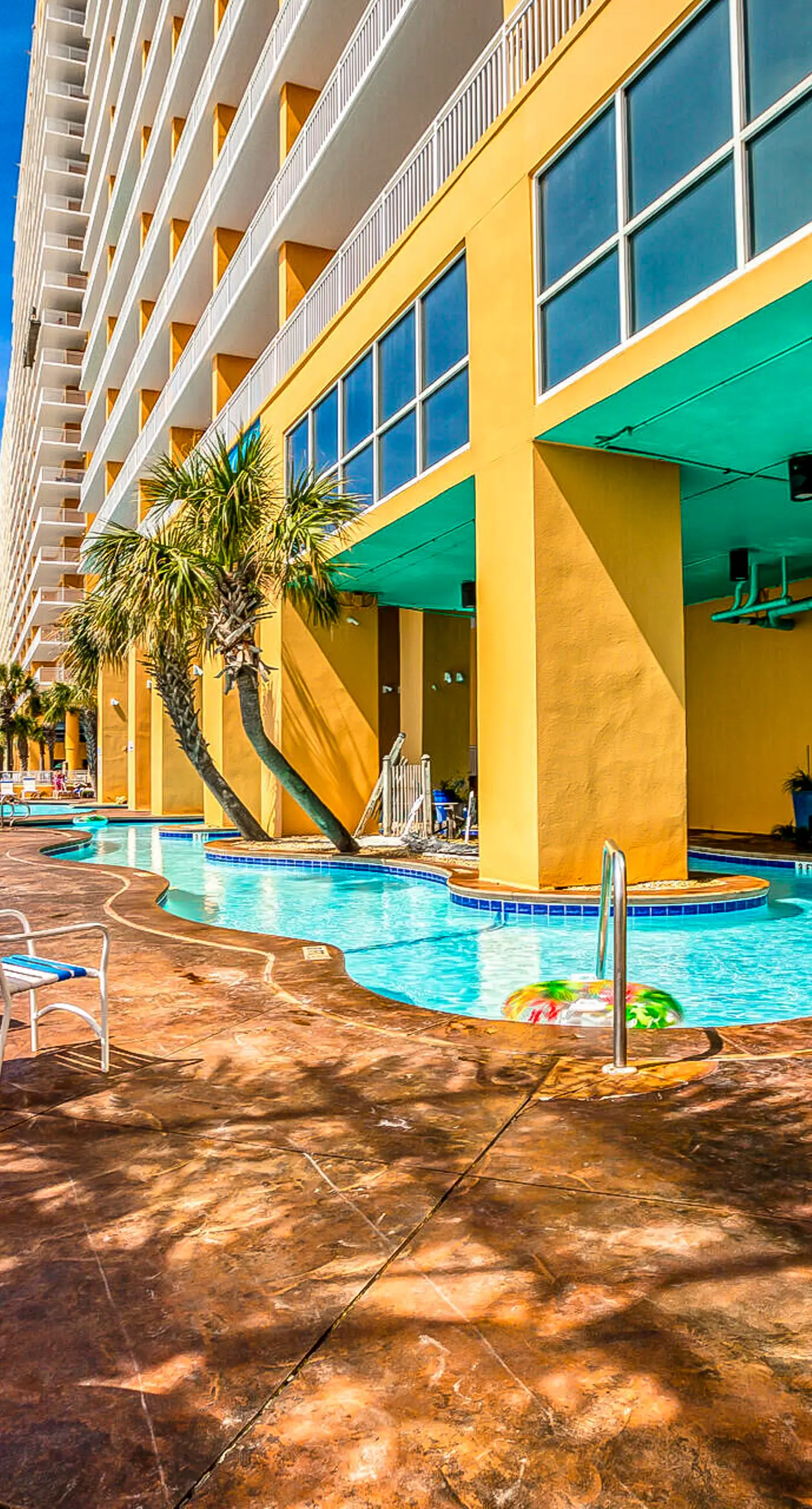 2BR Gulf & Beach-view with pool, hot tub, on-site dining, & private balcony