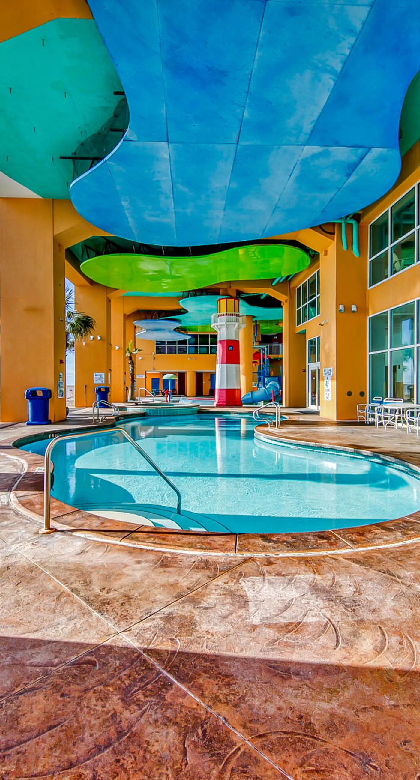2BR Gulf & Beach-view with pool, hot tub, on-site dining, & private balcony