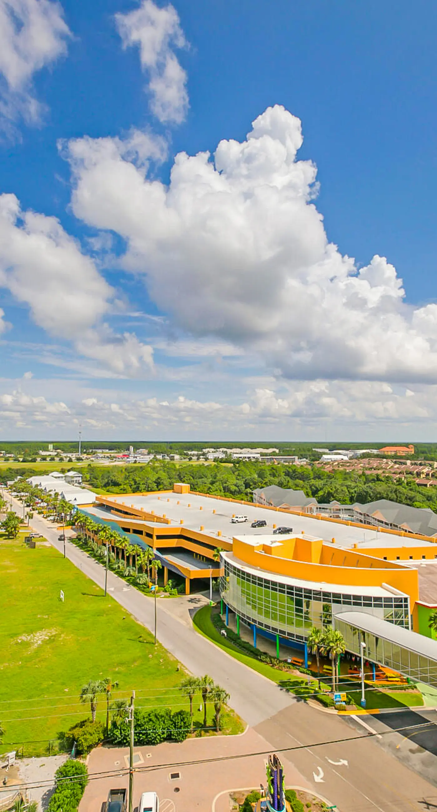 2BR Gulf & Beach-view with pool, hot tub, on-site dining, & private balcony