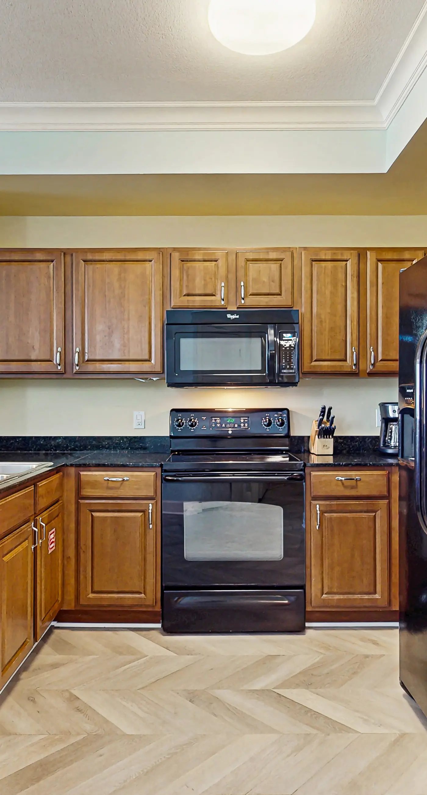 Sand-front condo with pool, hot tub, gym, scenic balcony, smart TVs, W/D, & AC