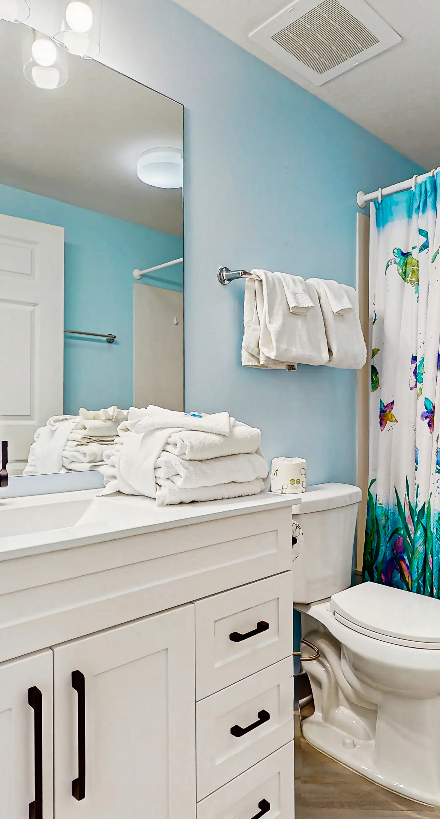 Sand-front condo with pool, hot tub, gym, scenic balcony, smart TVs, W/D, & AC