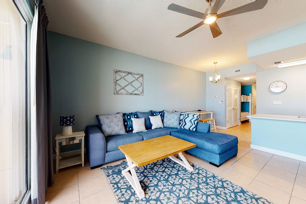 Stunning condo with Gulf view, balcony, hot tub, & pool