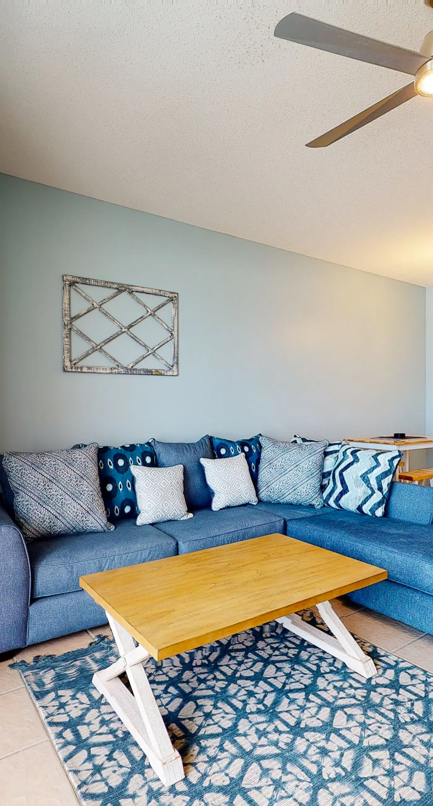 Stunning condo with Gulf view, balcony, hot tub, & pool