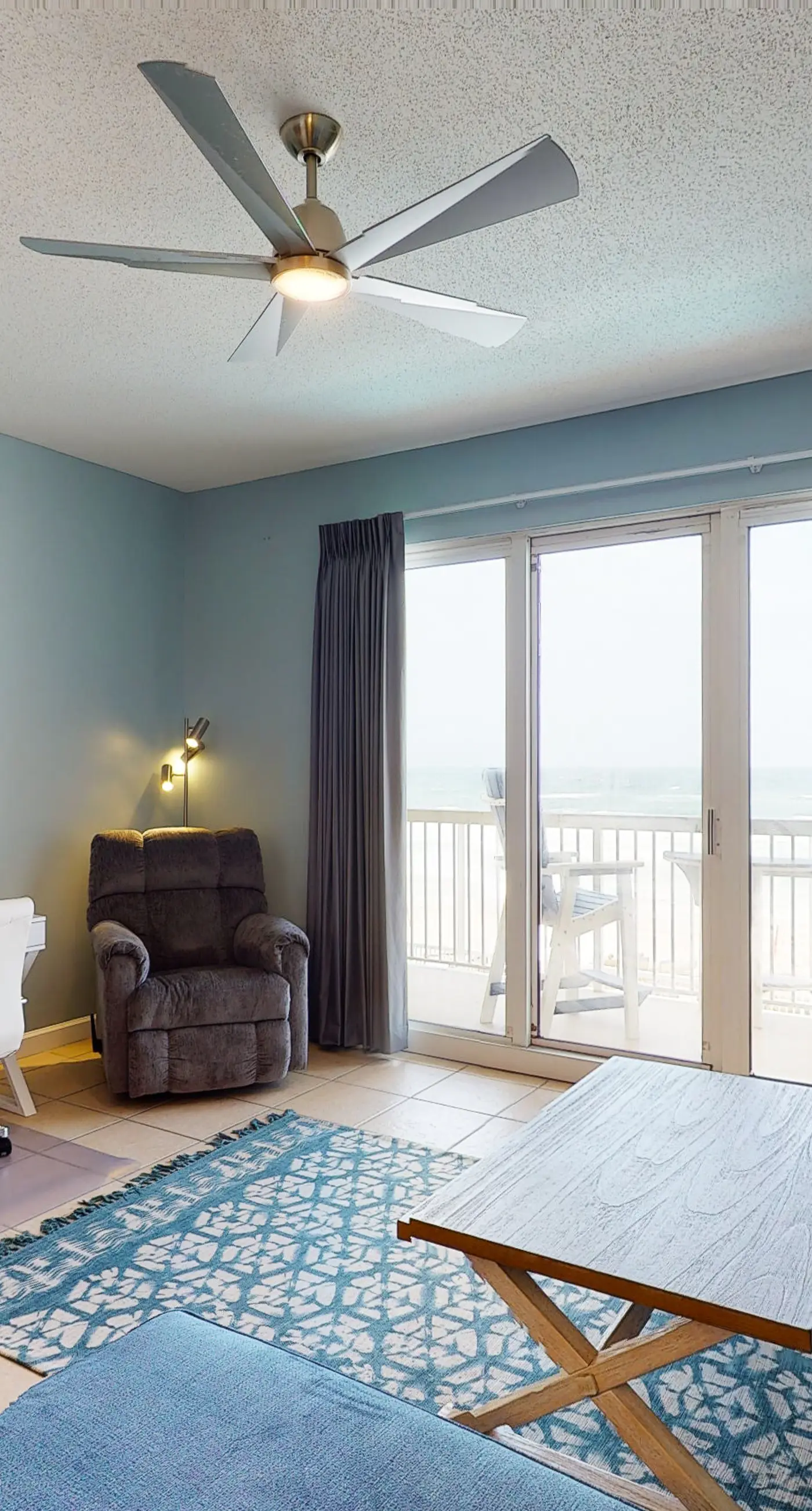 Stunning condo with Gulf view, balcony, hot tub, & pool