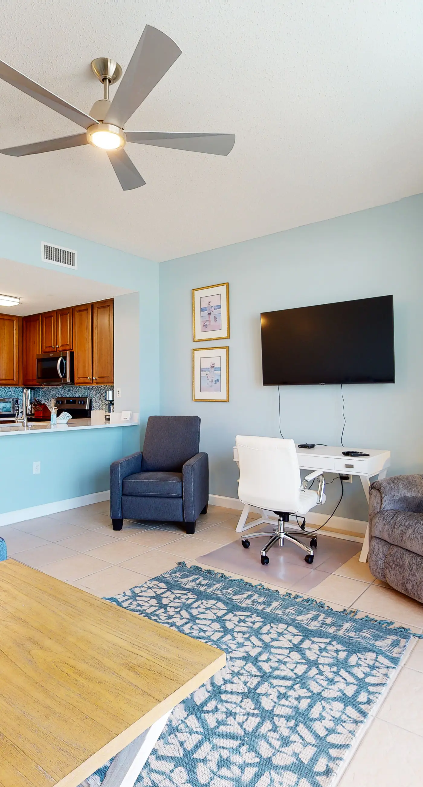 Stunning condo with Gulf view, balcony, hot tub, & pool