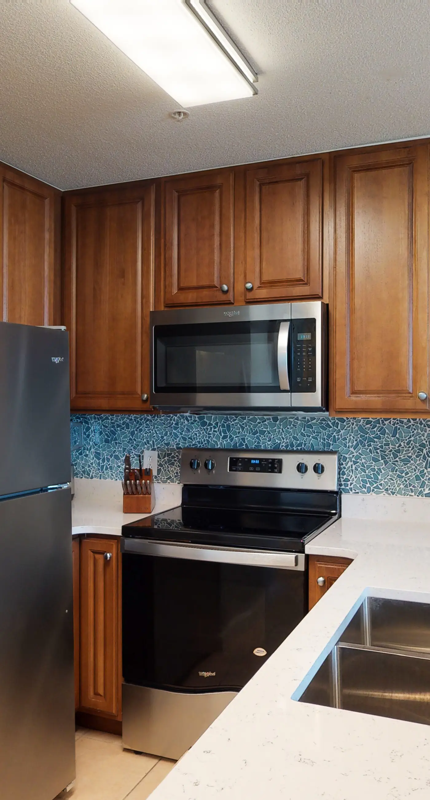 Stunning condo with Gulf view, balcony, hot tub, & pool