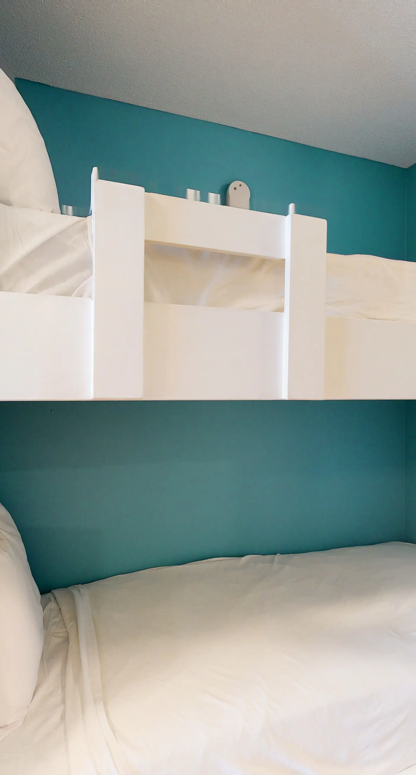 Stunning condo with Gulf view, balcony, hot tub, & pool