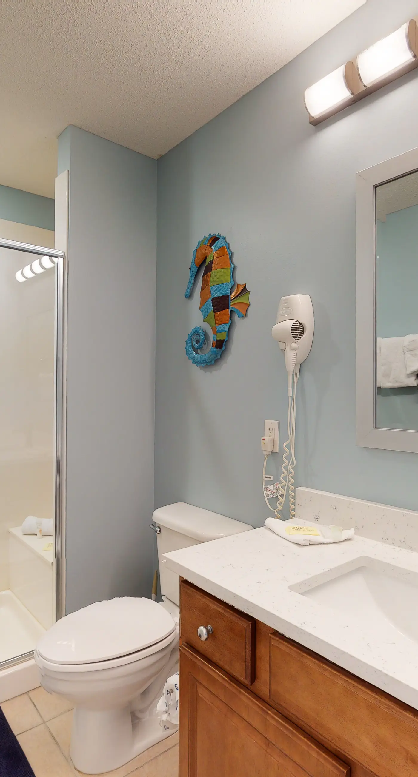 Stunning condo with Gulf view, balcony, hot tub, & pool