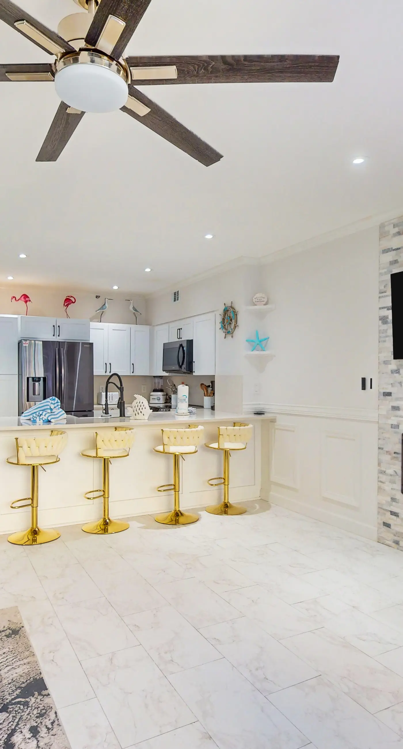 Luxury Gulf-view condo with Pool, Hot tub & Gym access