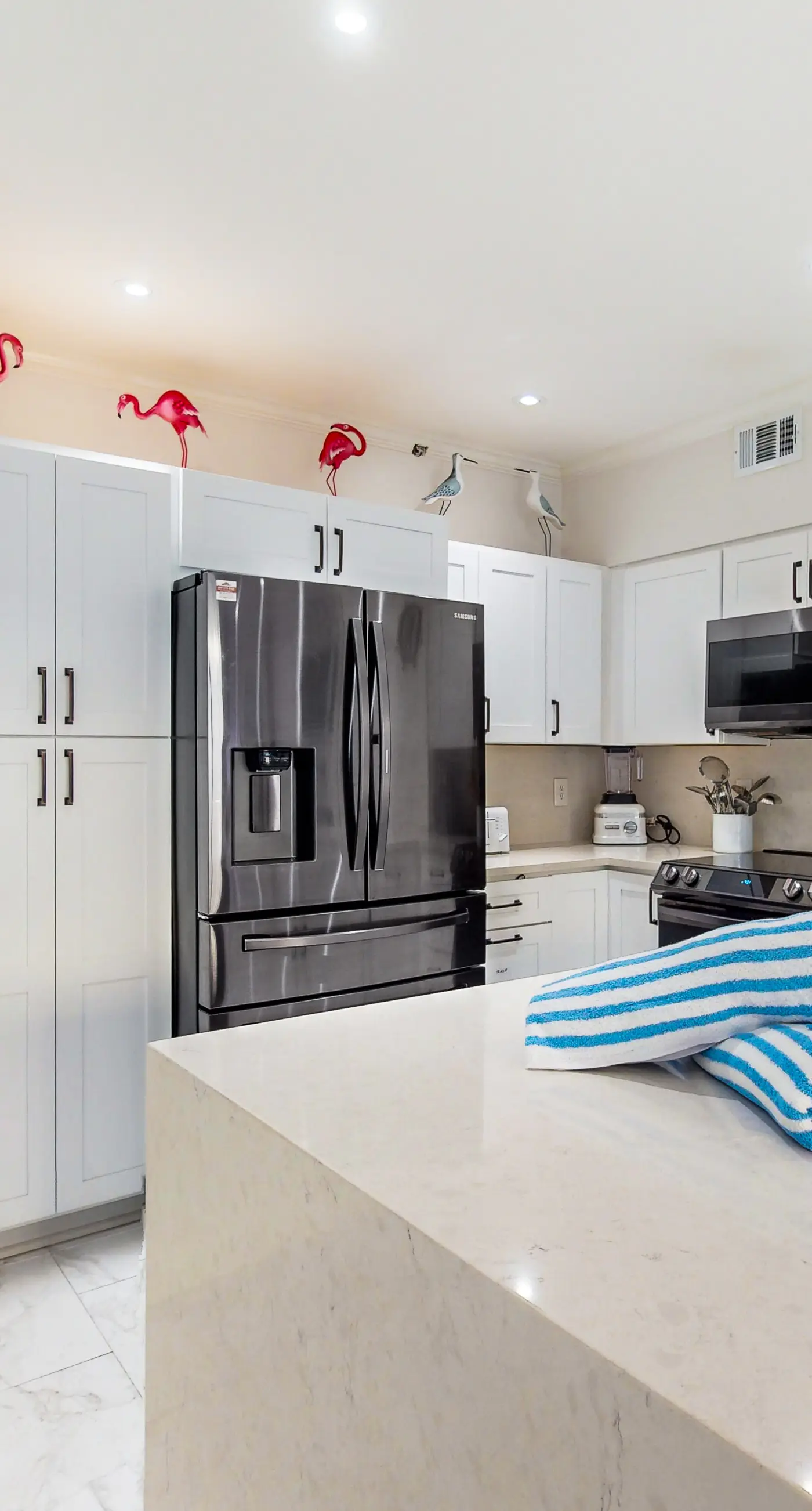Luxury Gulf-view condo with Pool, Hot tub & Gym access