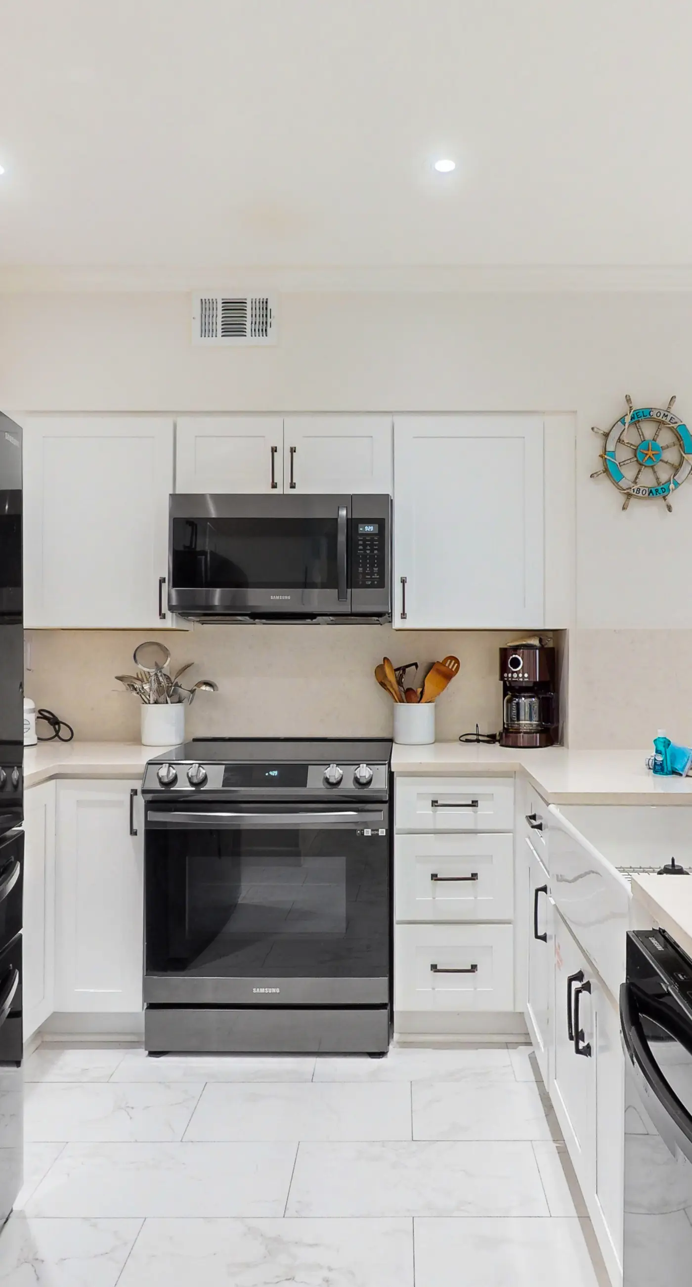 Luxury Gulf-view condo with Pool, Hot tub & Gym access