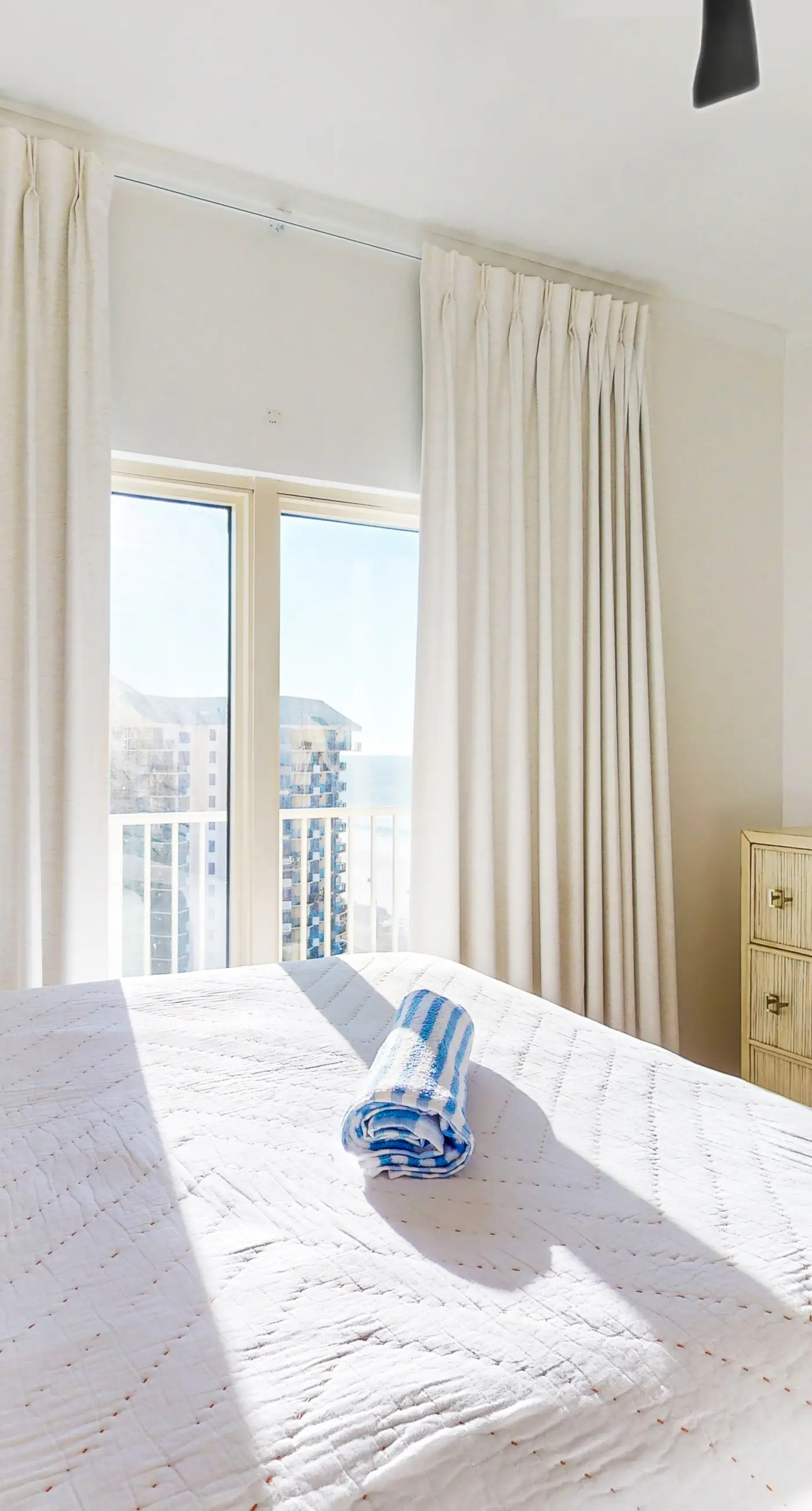 Luxury Gulf-view condo with Pool, Hot tub & Gym access