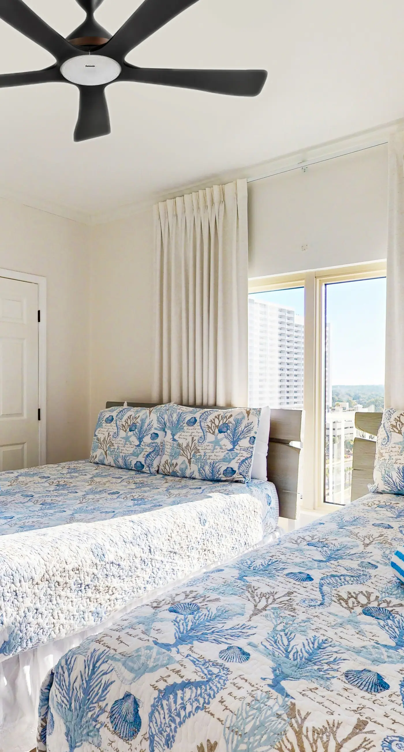 Luxury Gulf-view condo with Pool, Hot tub & Gym access