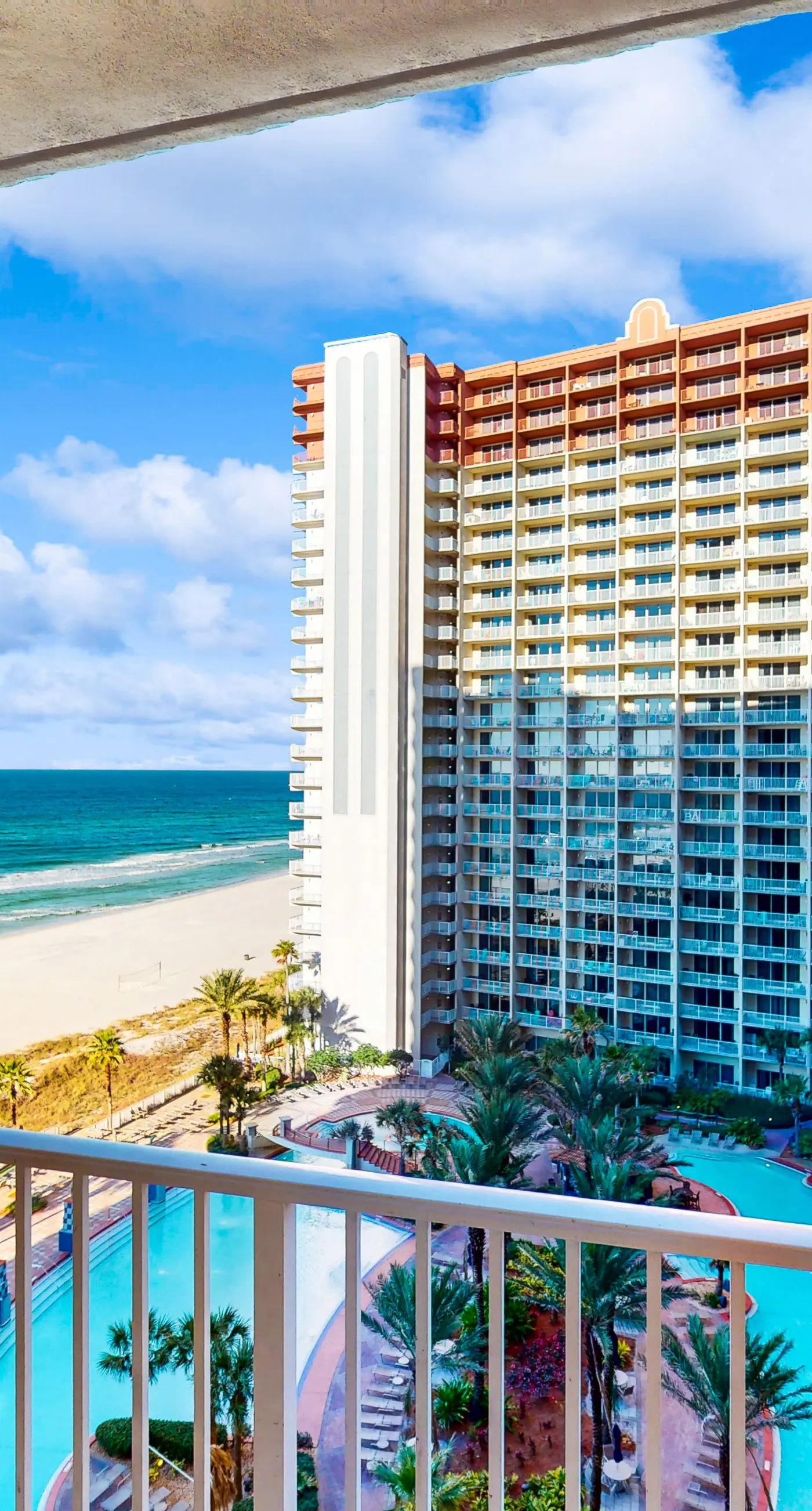 Luxury Gulf-view condo with Pool, Hot tub & Gym access