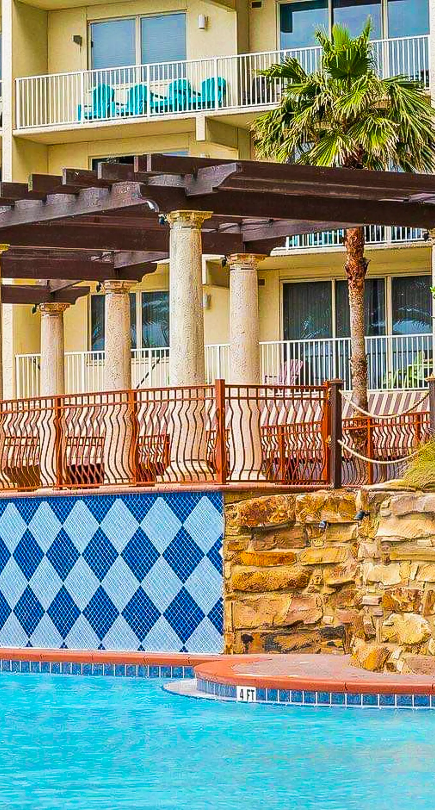 Luxury Gulf-view condo with Pool, Hot tub & Gym access