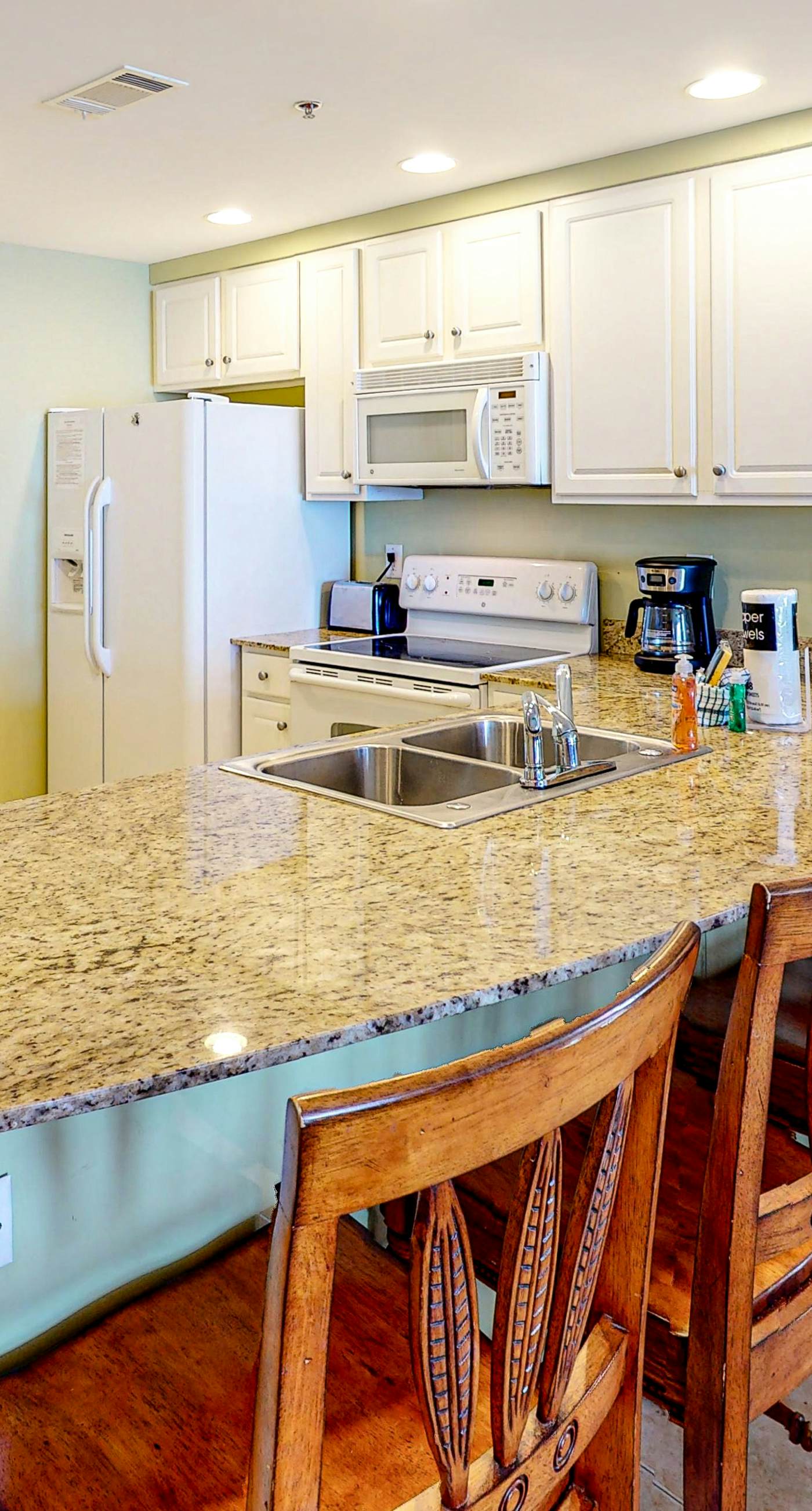 14th-Floor Gulf front condo with beach views, hot tub/pools/gym