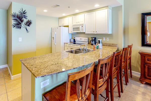 14th-Floor Gulf front condo with beach views, hot tub/pools/gym