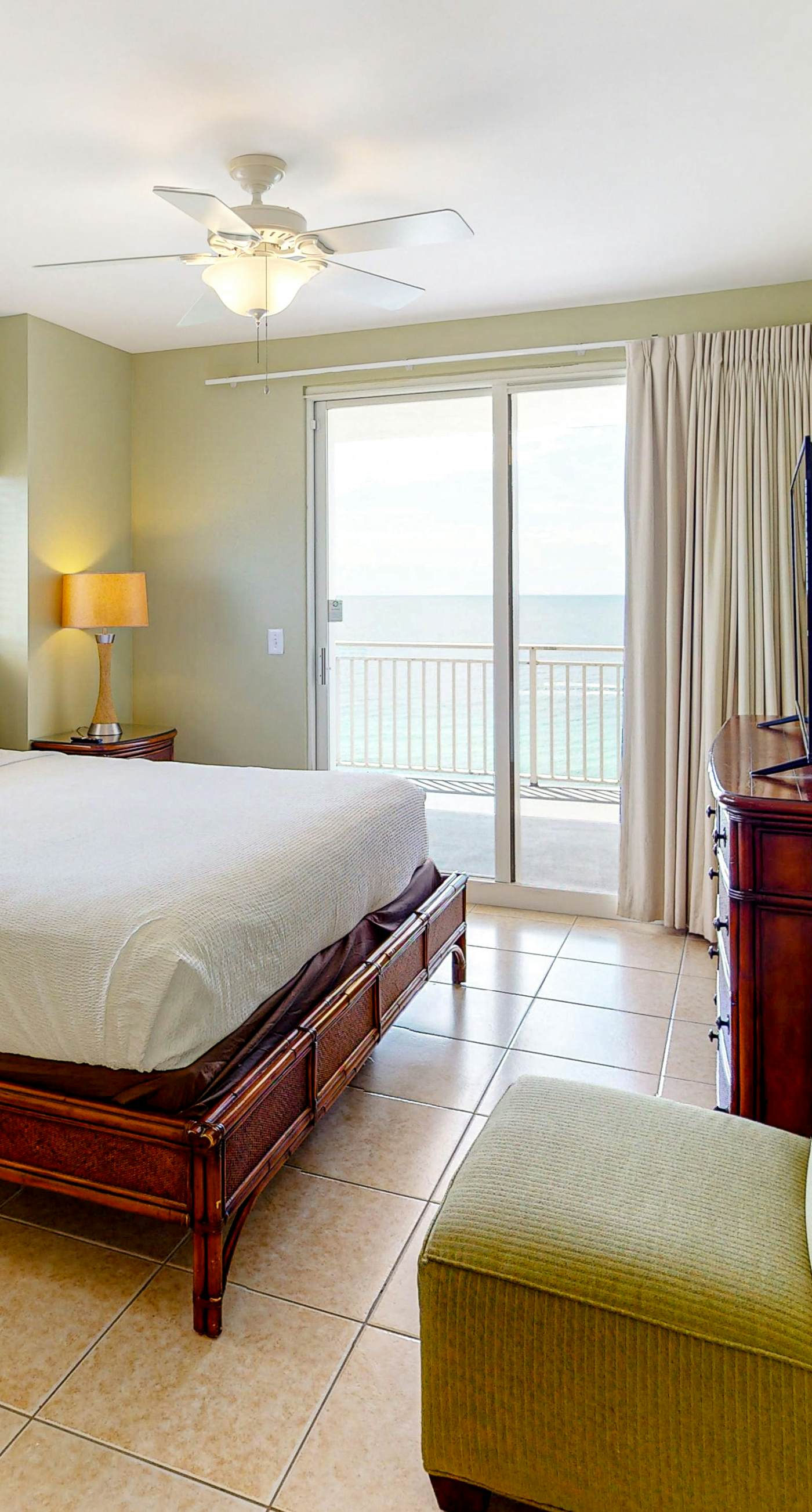 14th-Floor Gulf front condo with beach views, hot tub/pools/gym