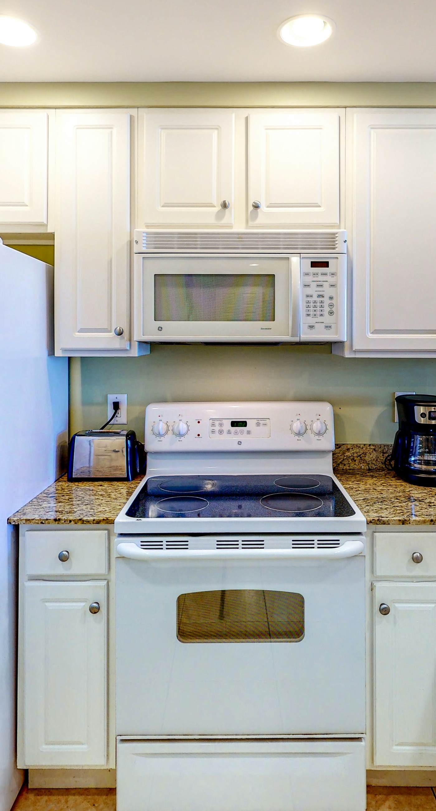 14th-Floor Gulf front condo with beach views, hot tub/pools/gym