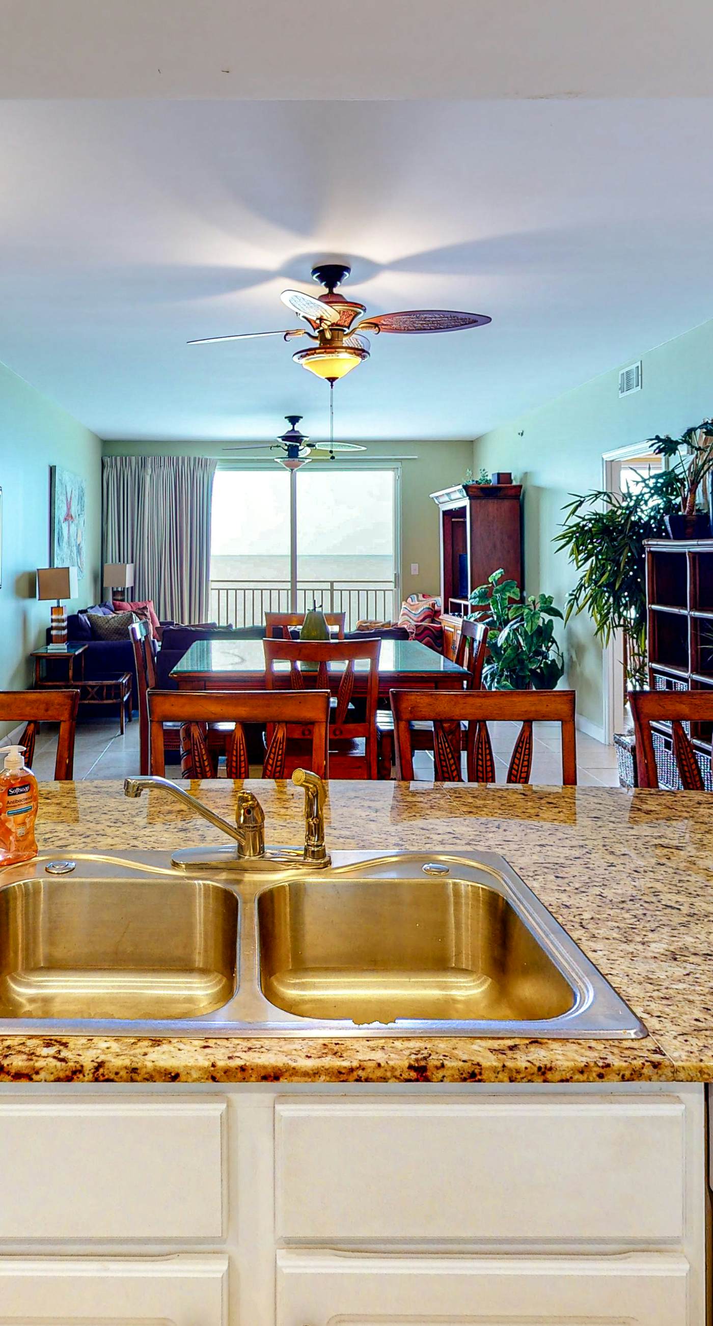 14th-Floor Gulf front condo with beach views, hot tub/pools/gym